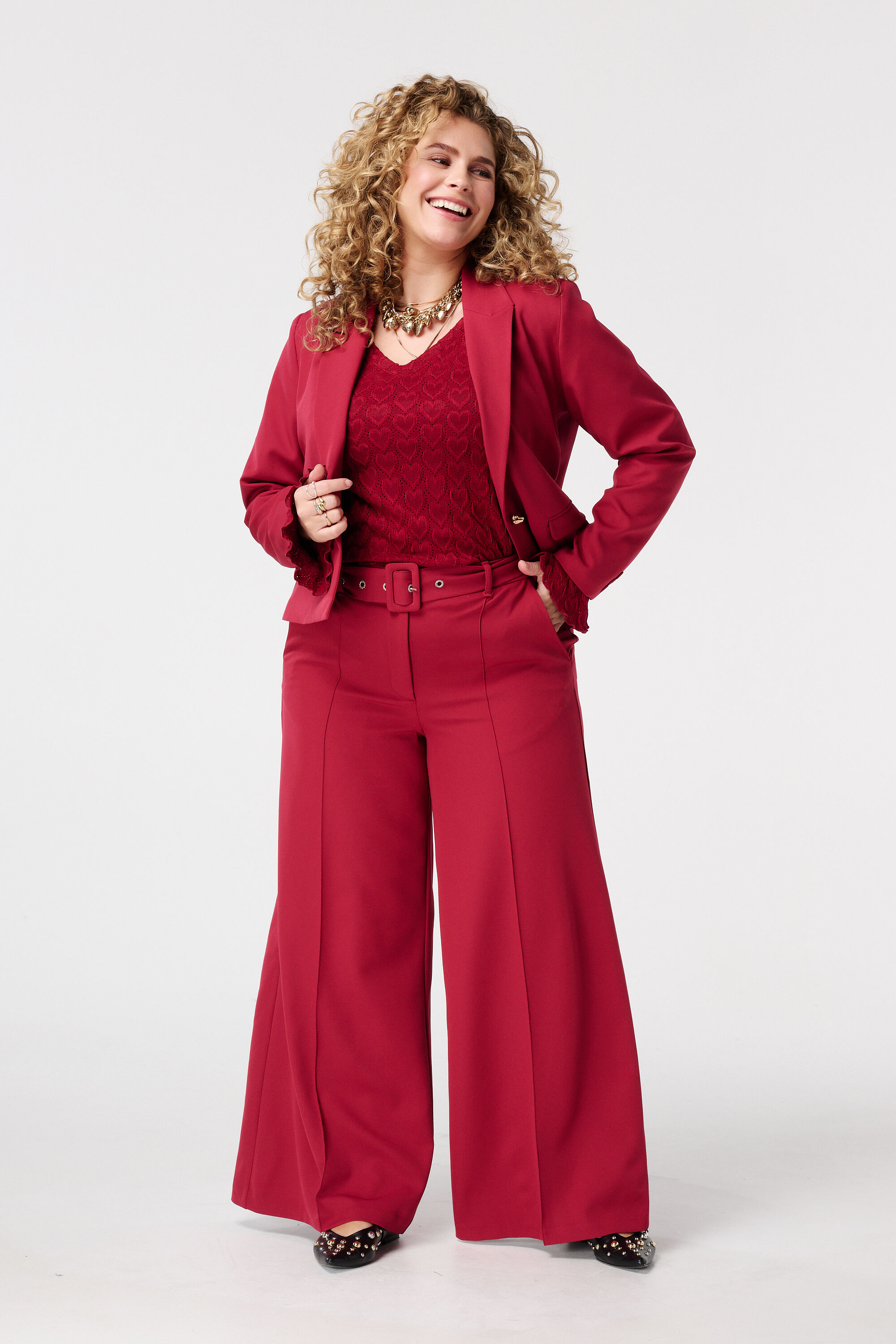 Pantalones anchos con cintur&oacute;n