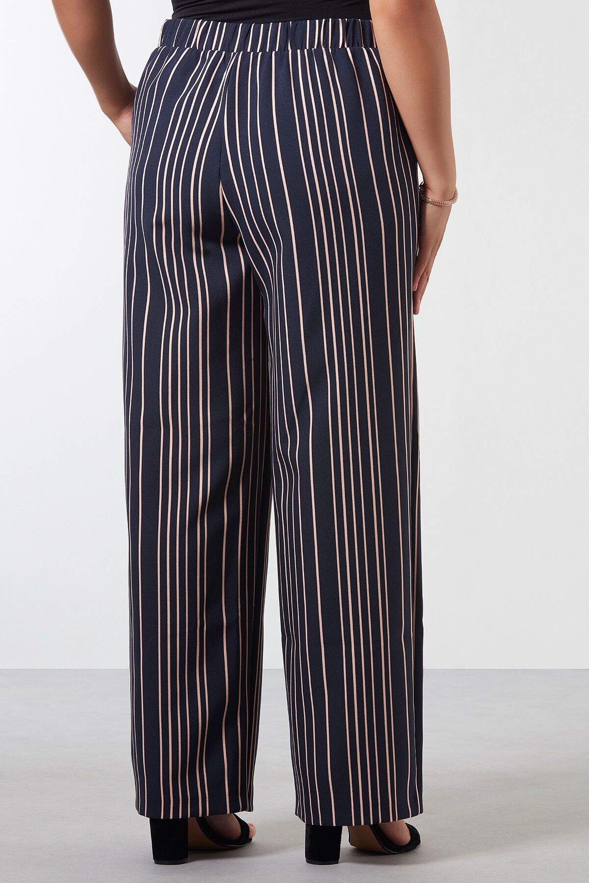 Pantalones anchos de rayas  image number 3