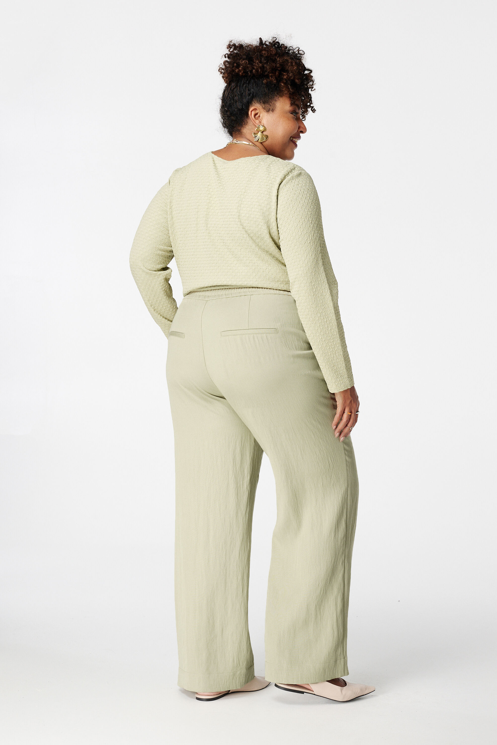 Pantalones anchos con cintur&oacute;n cruzado image number 3