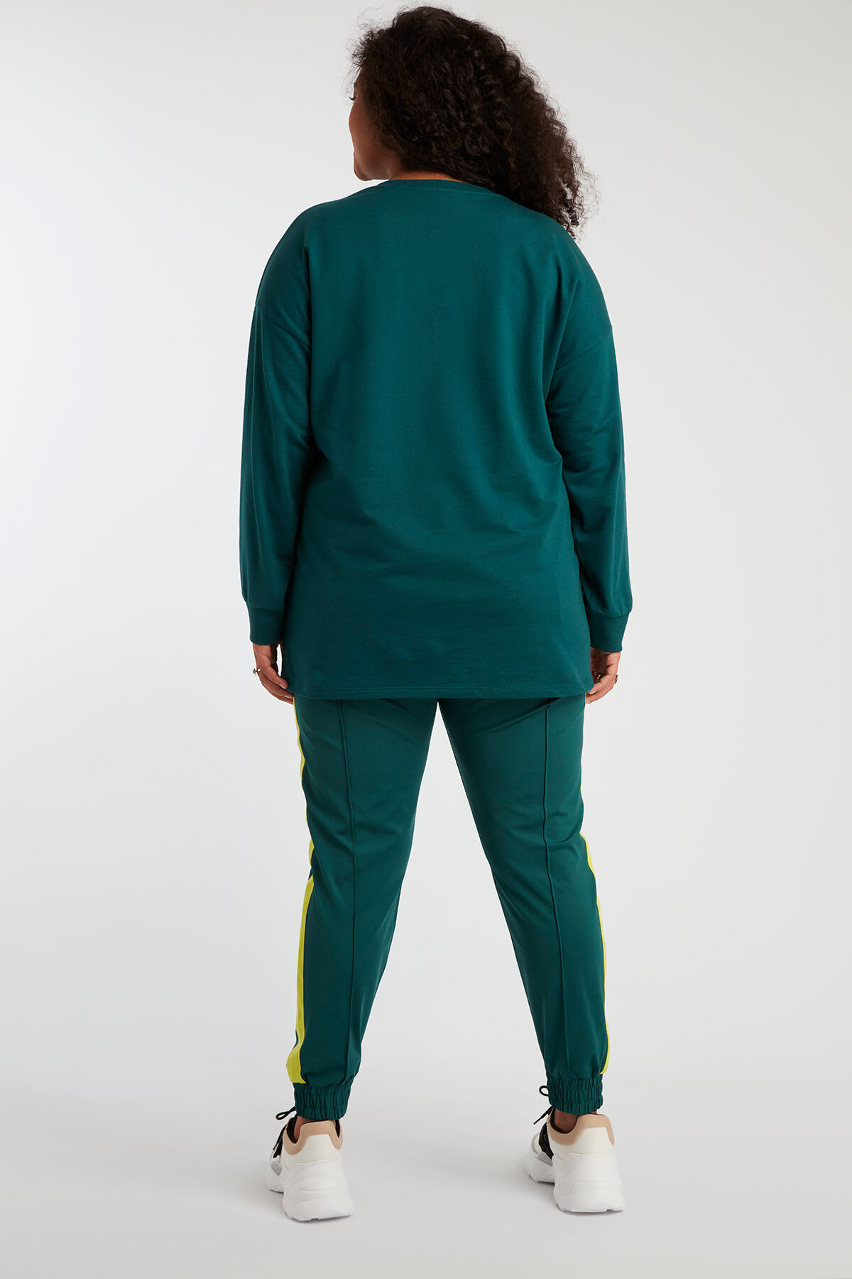 Pantalones deportivos image number 5