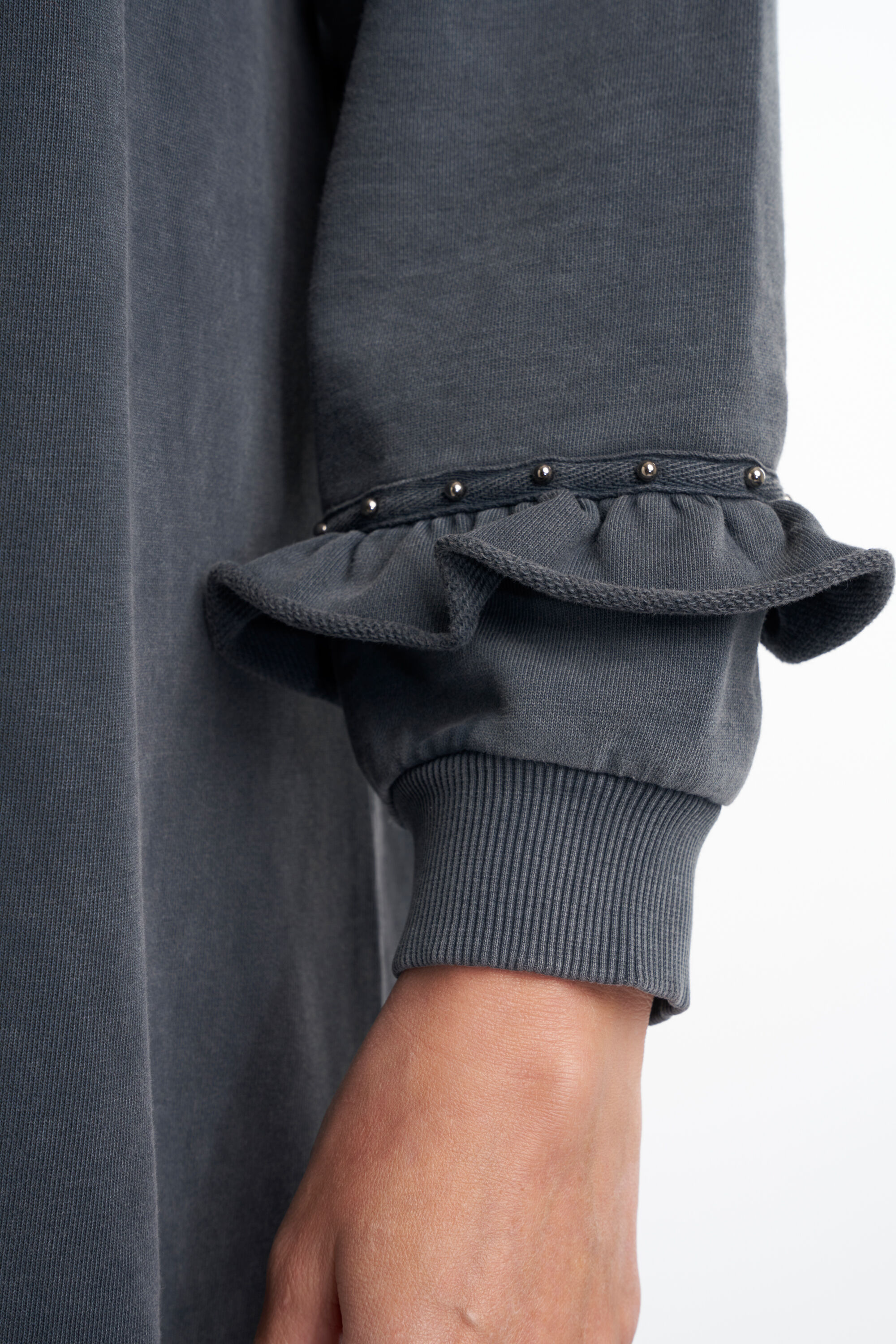 Vestido su&eacute;ter con tachuelas  image number 6