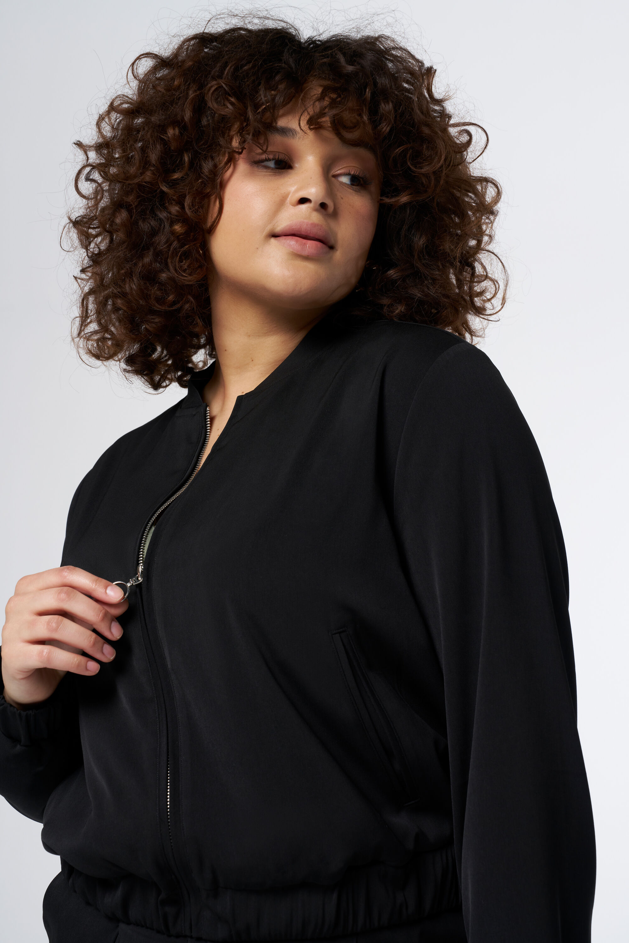 Chaqueta bomber con bolsillos image number 4