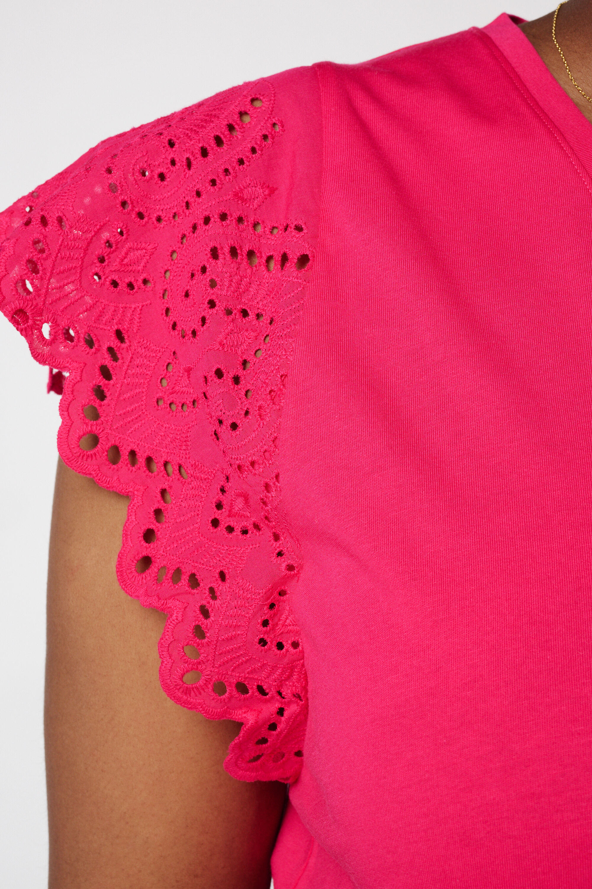 Camiseta con detalles en las mangas image number 6