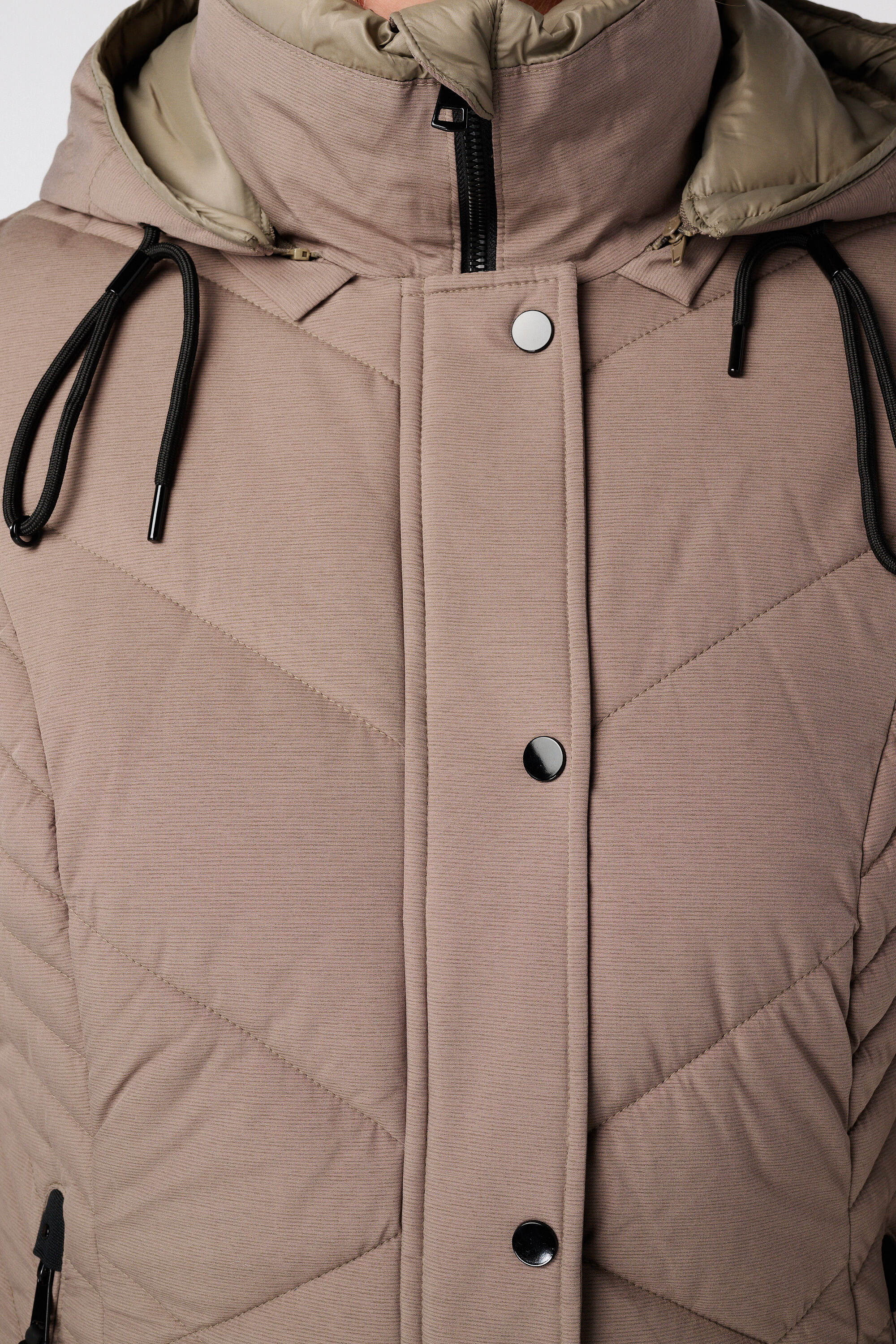 Chaqueta acolchada con capucha image number 6
