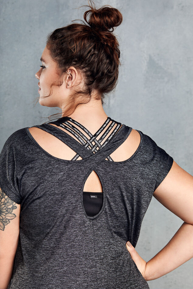 Top deportivo con estampado en relieve  image number 3