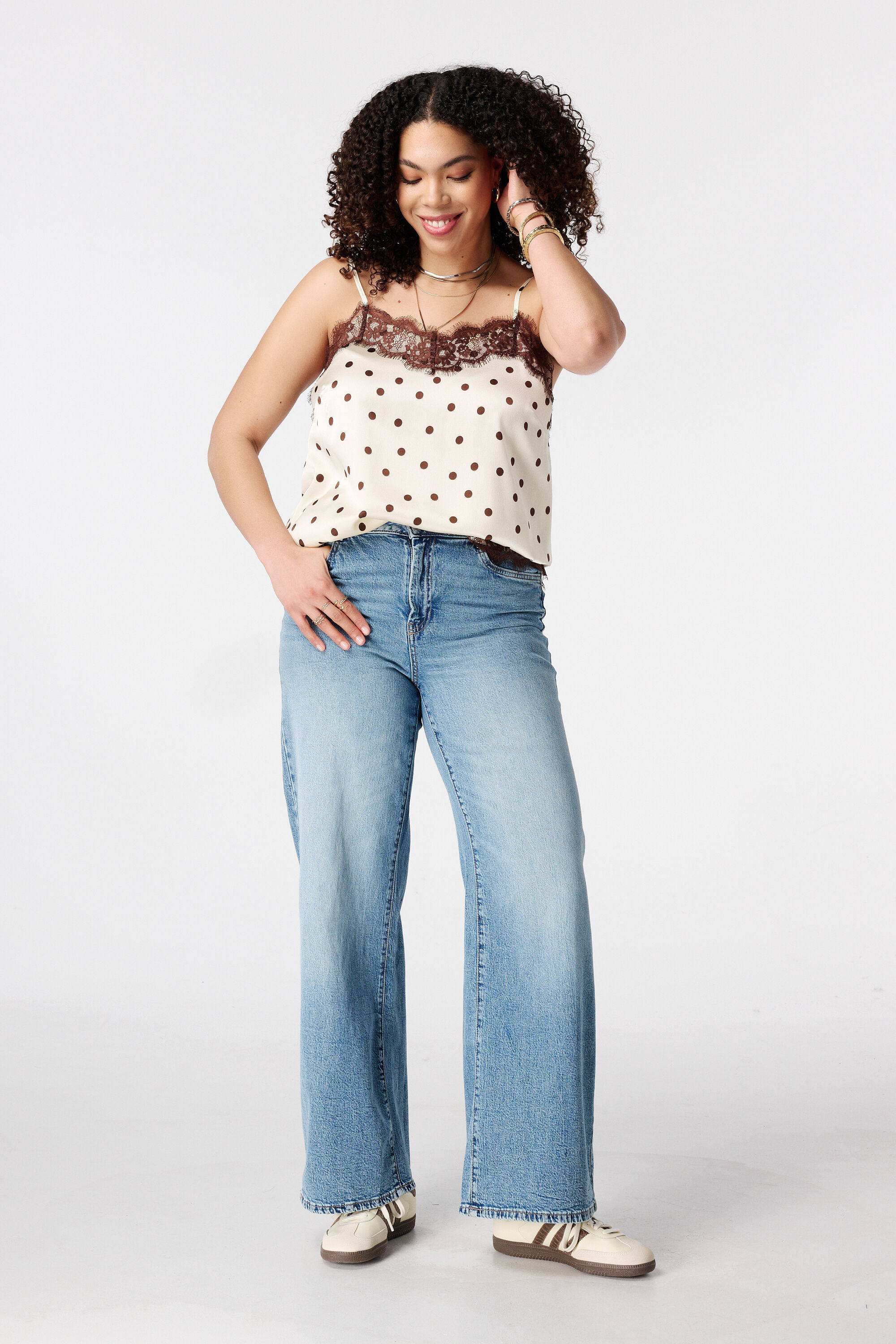 Blusa de lunares con encaje image number 5