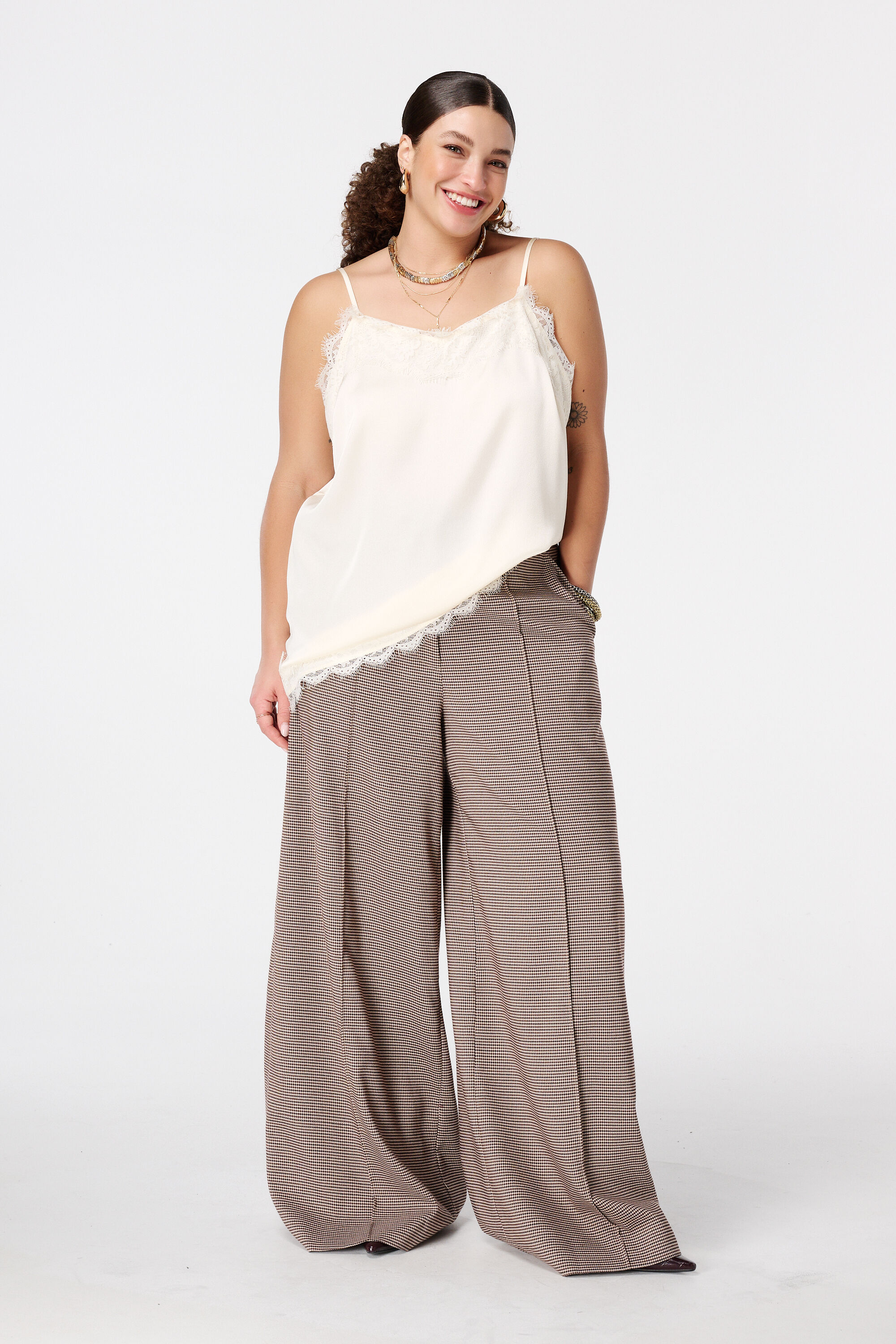 Blusa espagueti con encaje image number 5