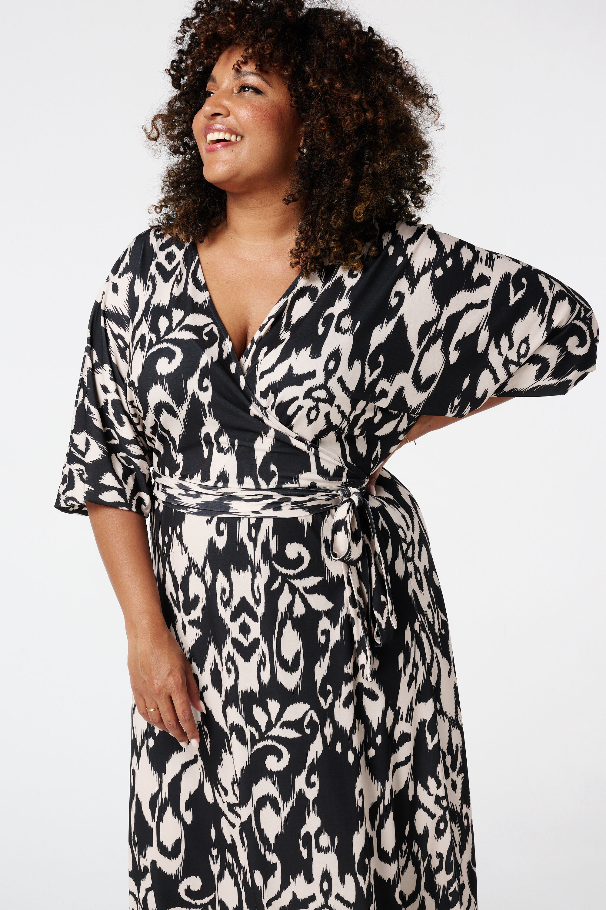 Vestido cruzado con estampado image number 5