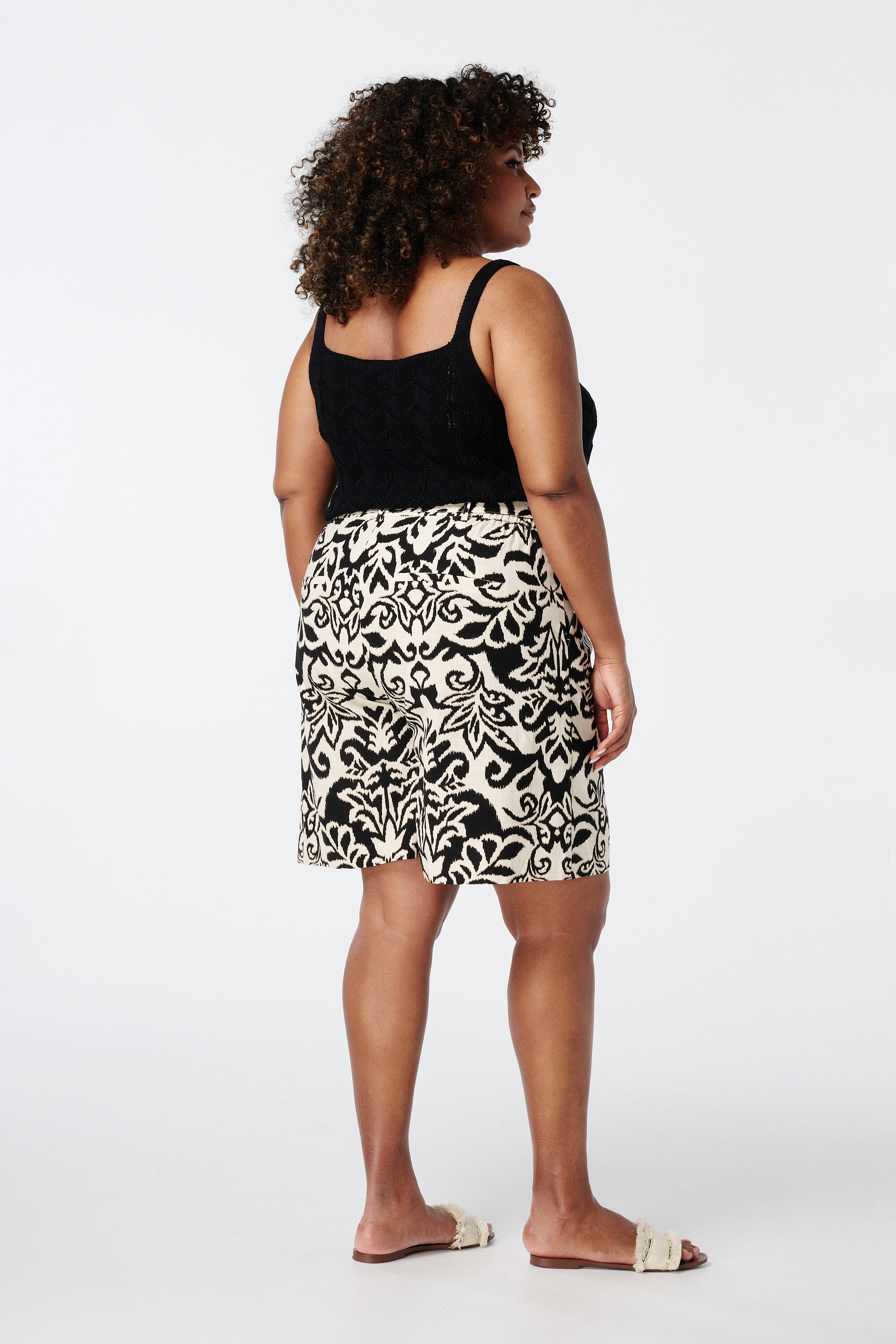 Shorts con cinto anudado  image number 3