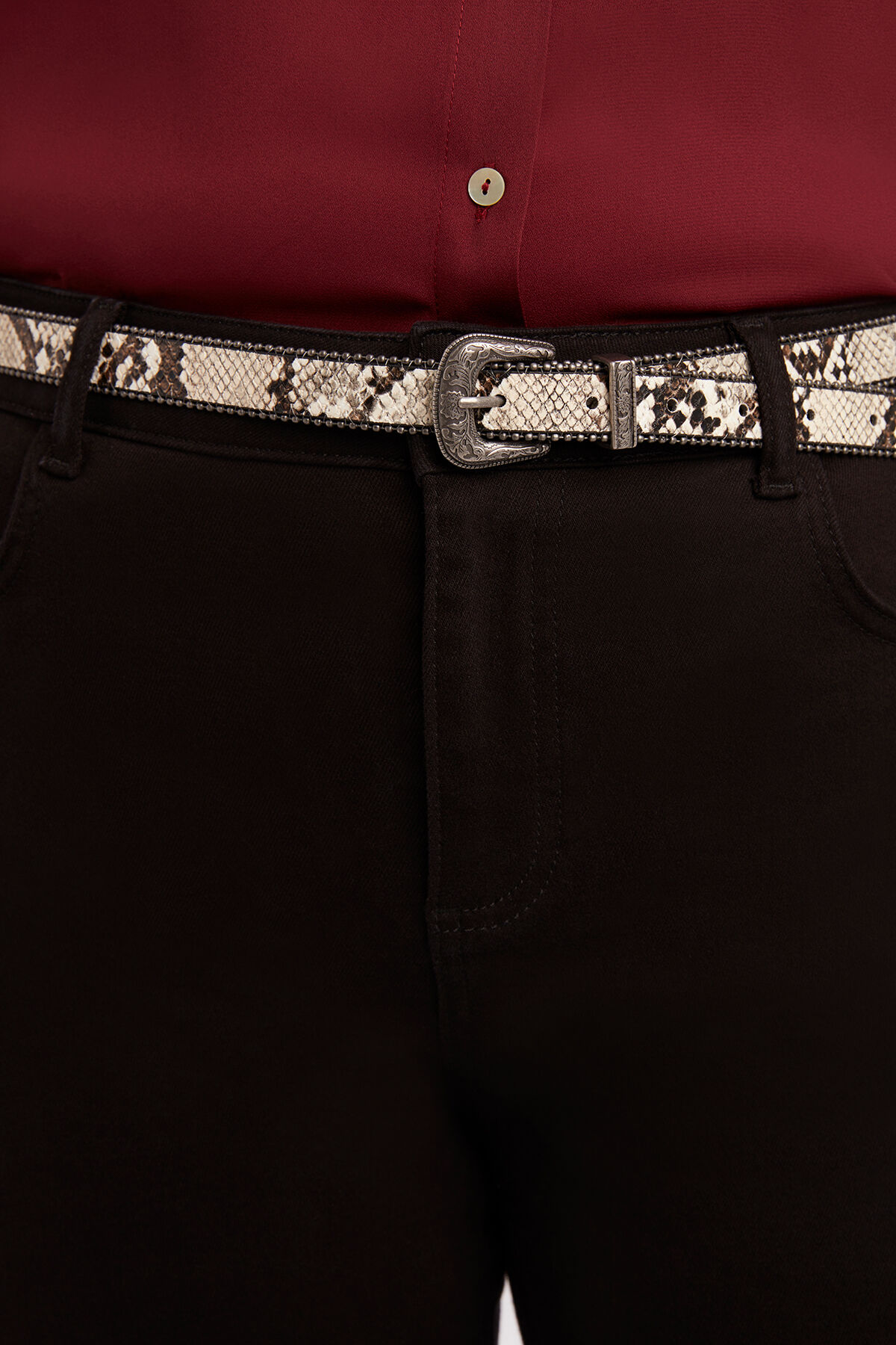 Cintur&oacute;n con estampado de serpiente image number 1