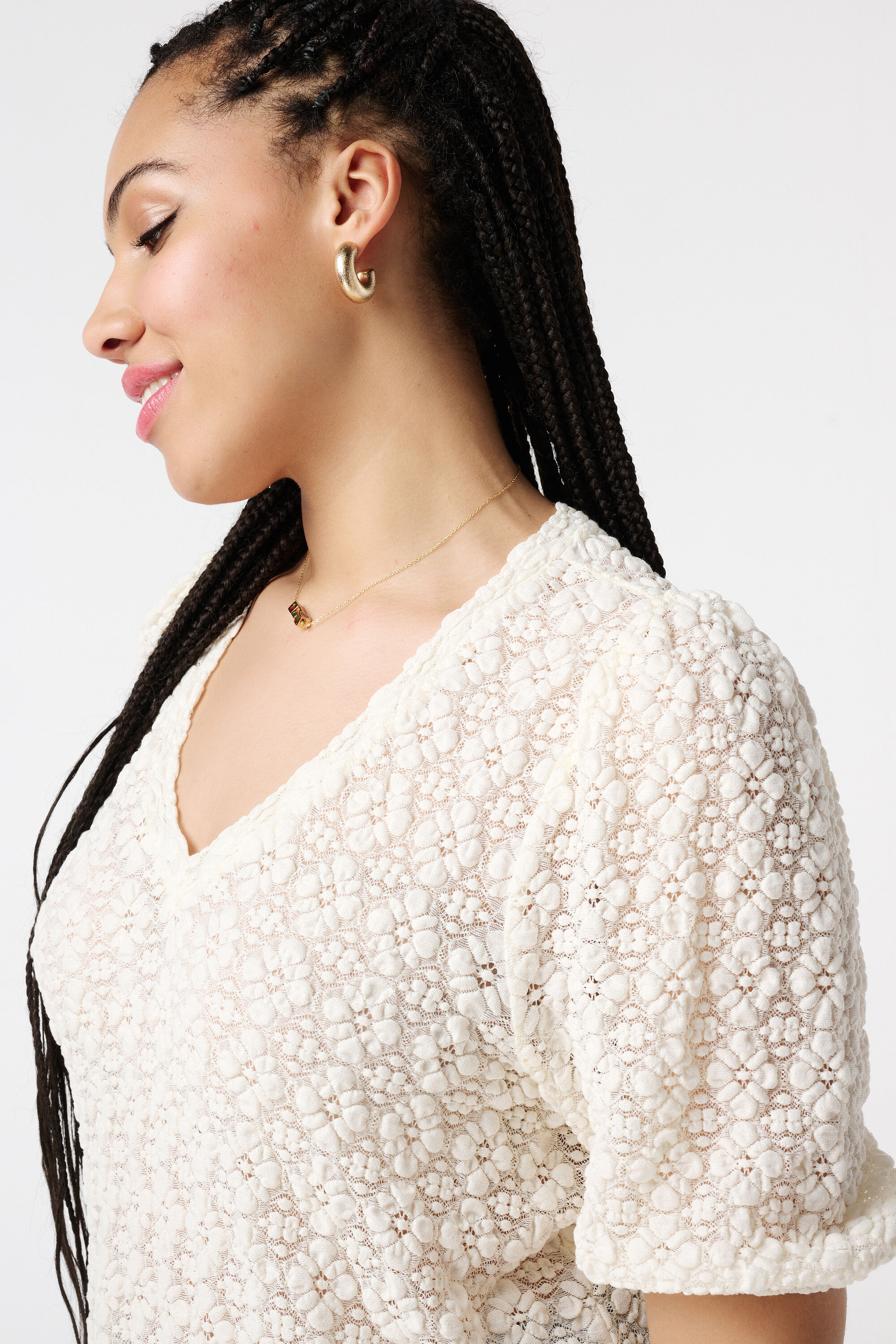 Top de encaje con manga corta image number 4