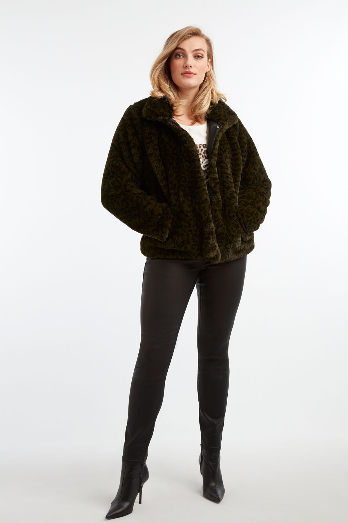 Abrigo de pelo sint&eacute;tico image number 5