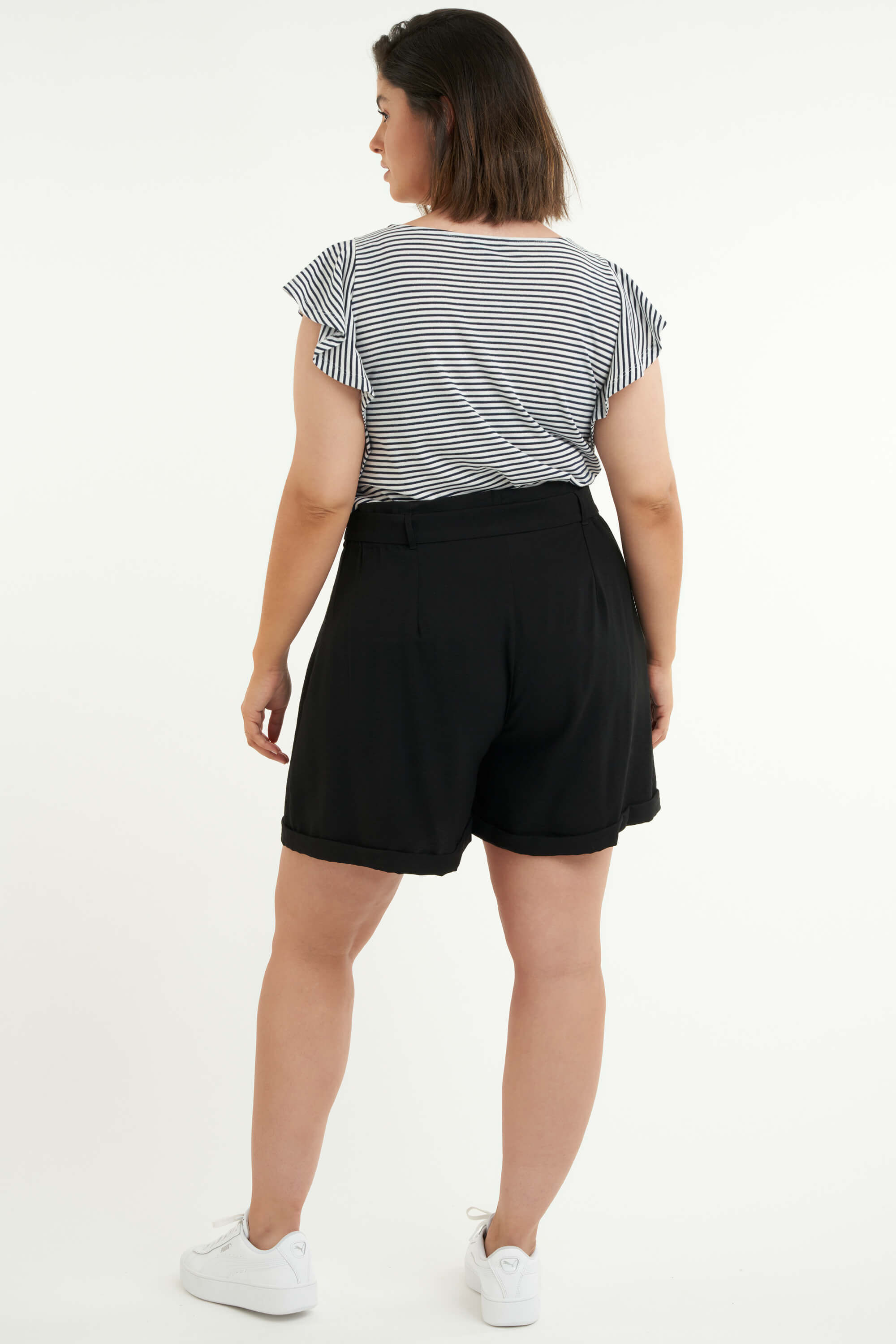 Shorts con un cintur&oacute;n image number 4