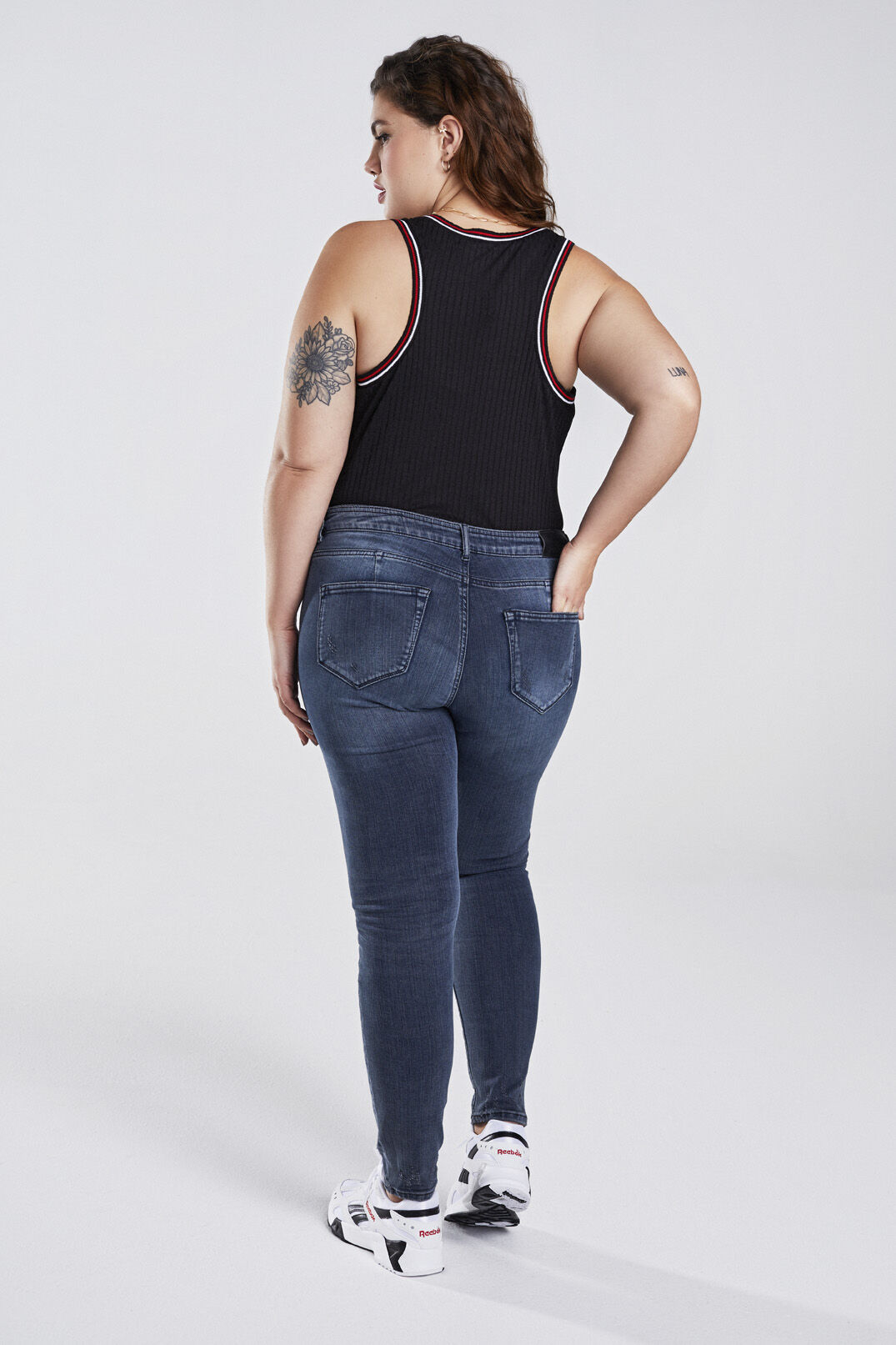 Vaqueros pitillo en forma de A image number 6