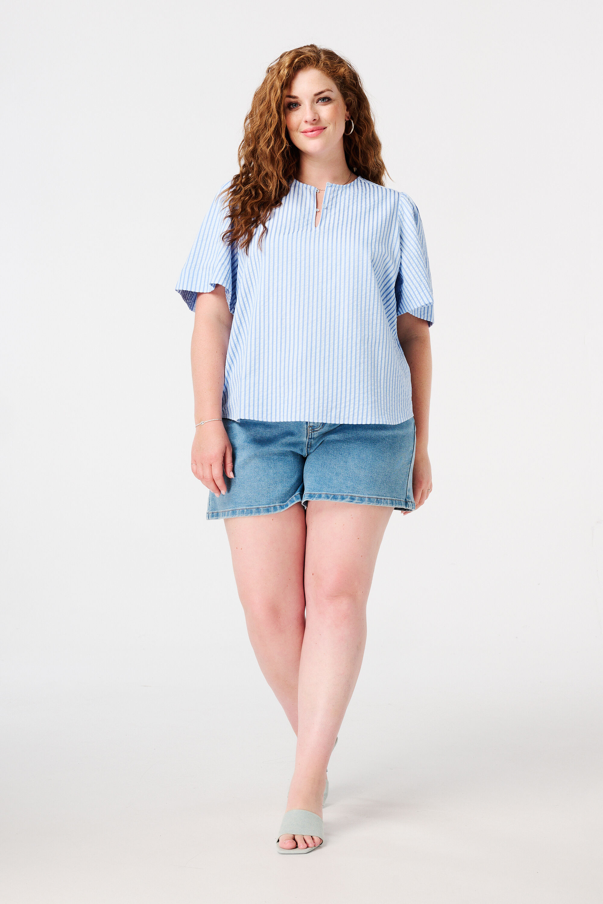 Blusa con escote redondo image number 5