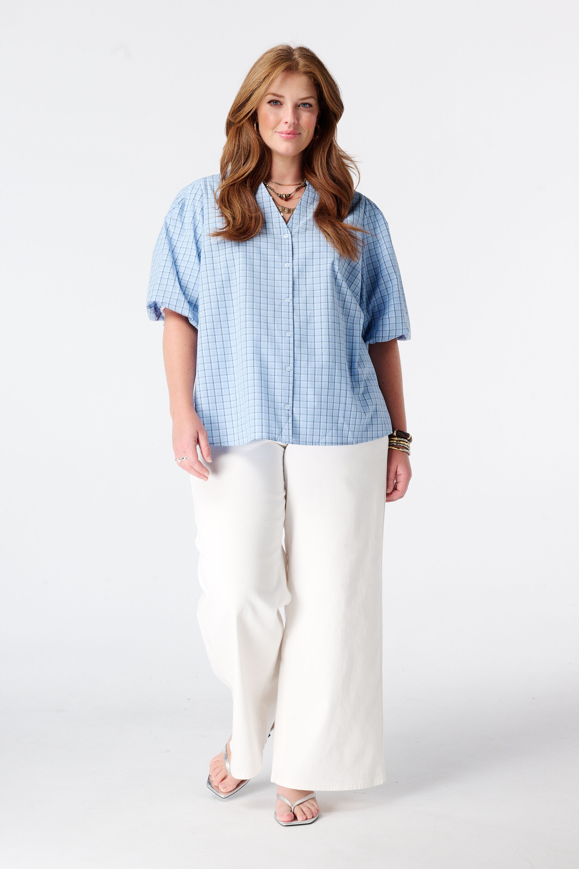 Blusa de cuadros con mangas abullonadas image number 5
