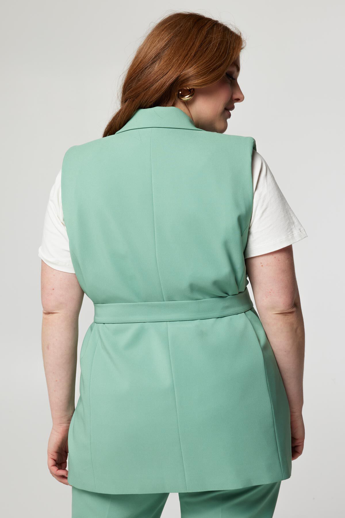 Chaleco con cinto a juego image number 3