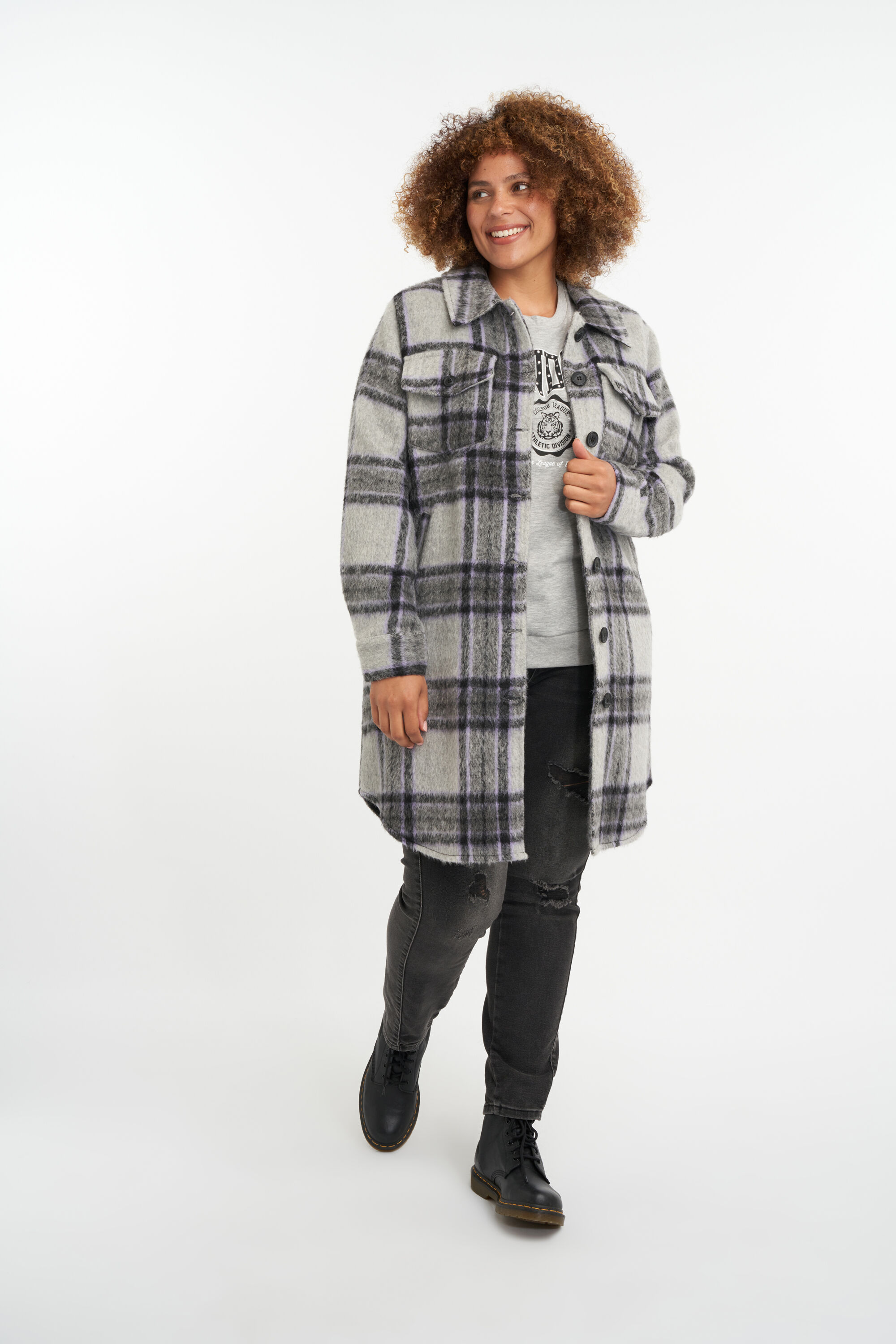 Sobrecamisa larga de cuadros  image number 6