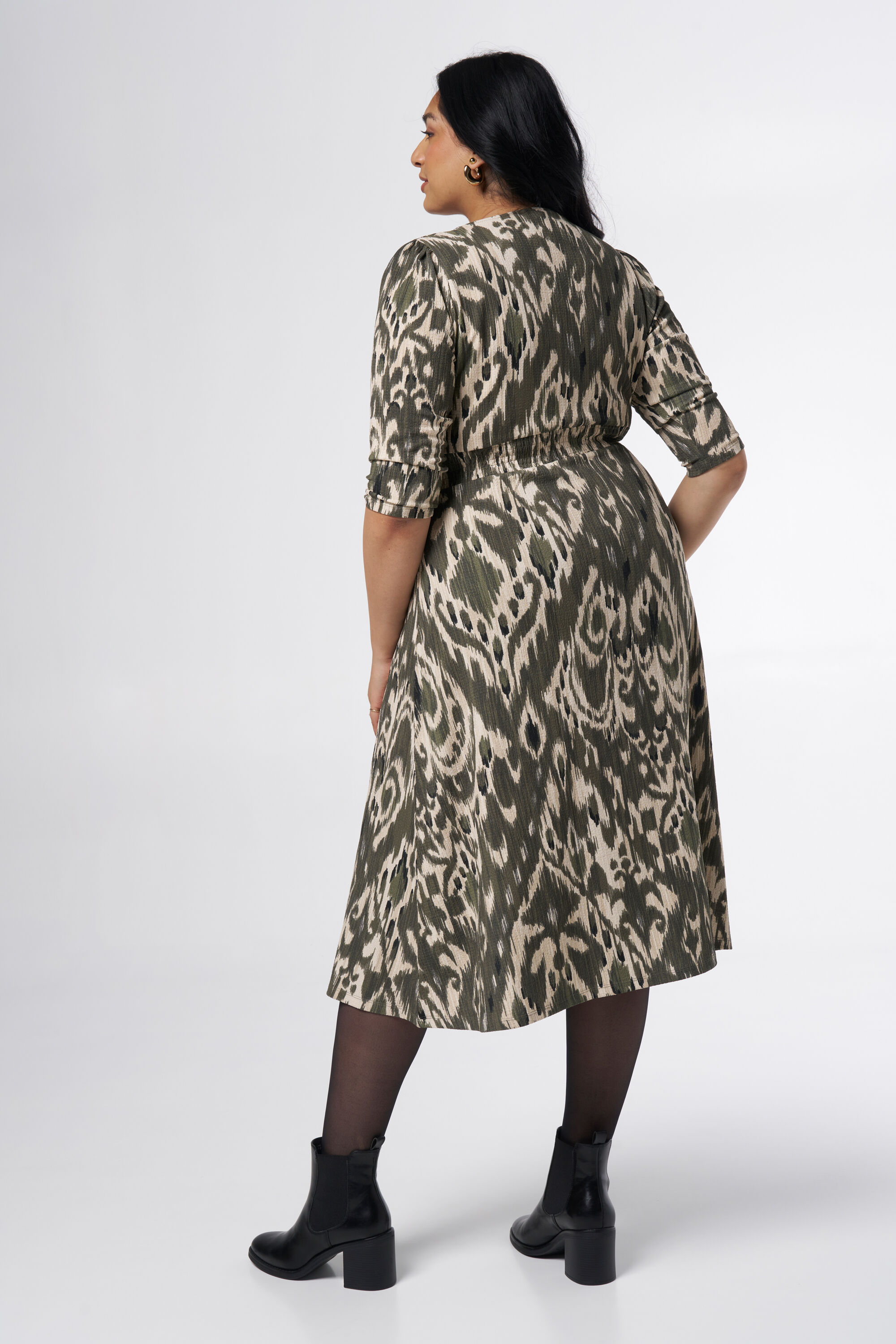 Vestido midi con estructura y estampado image number 3