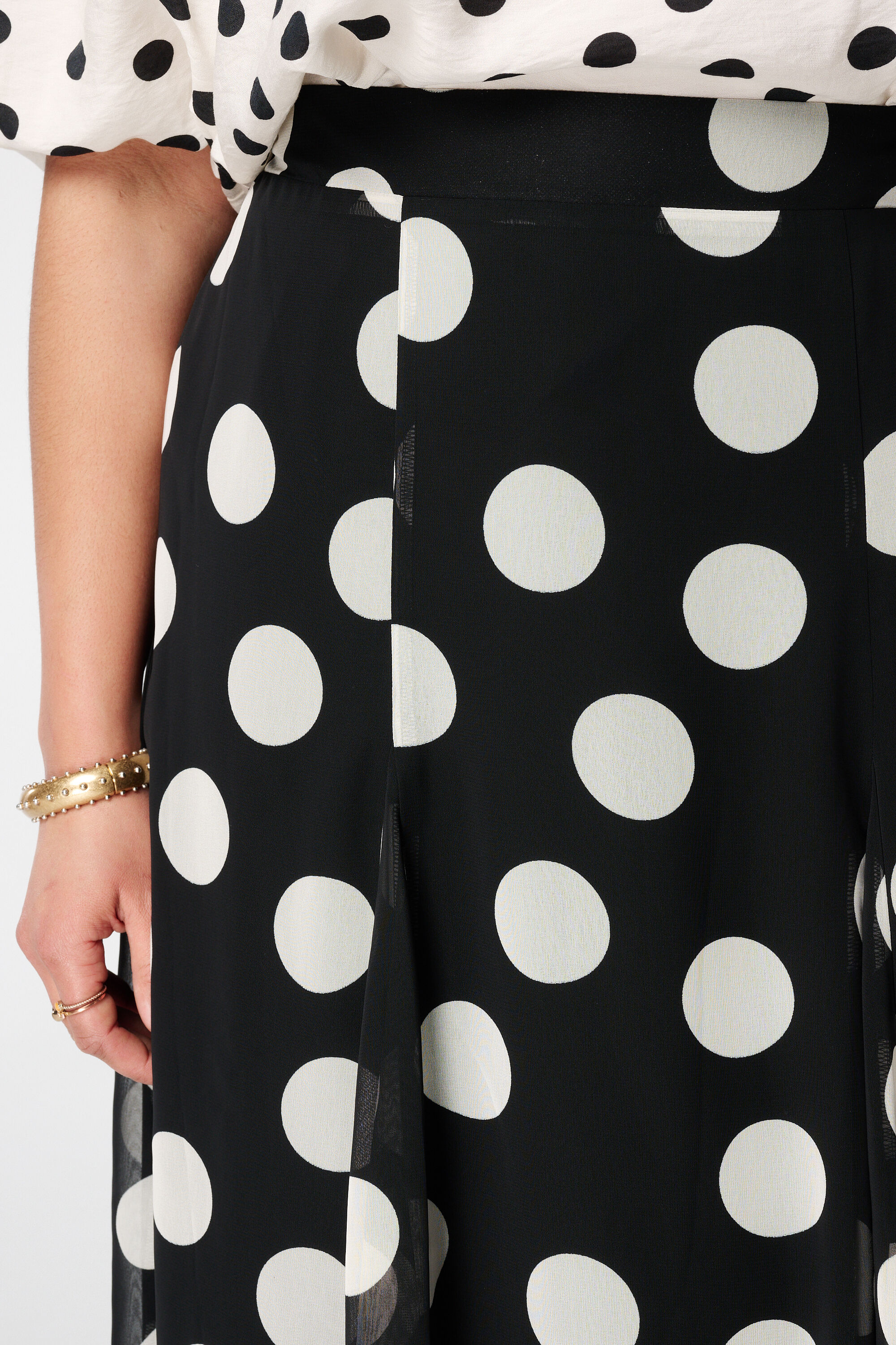 Falda midi de lunares image number 4