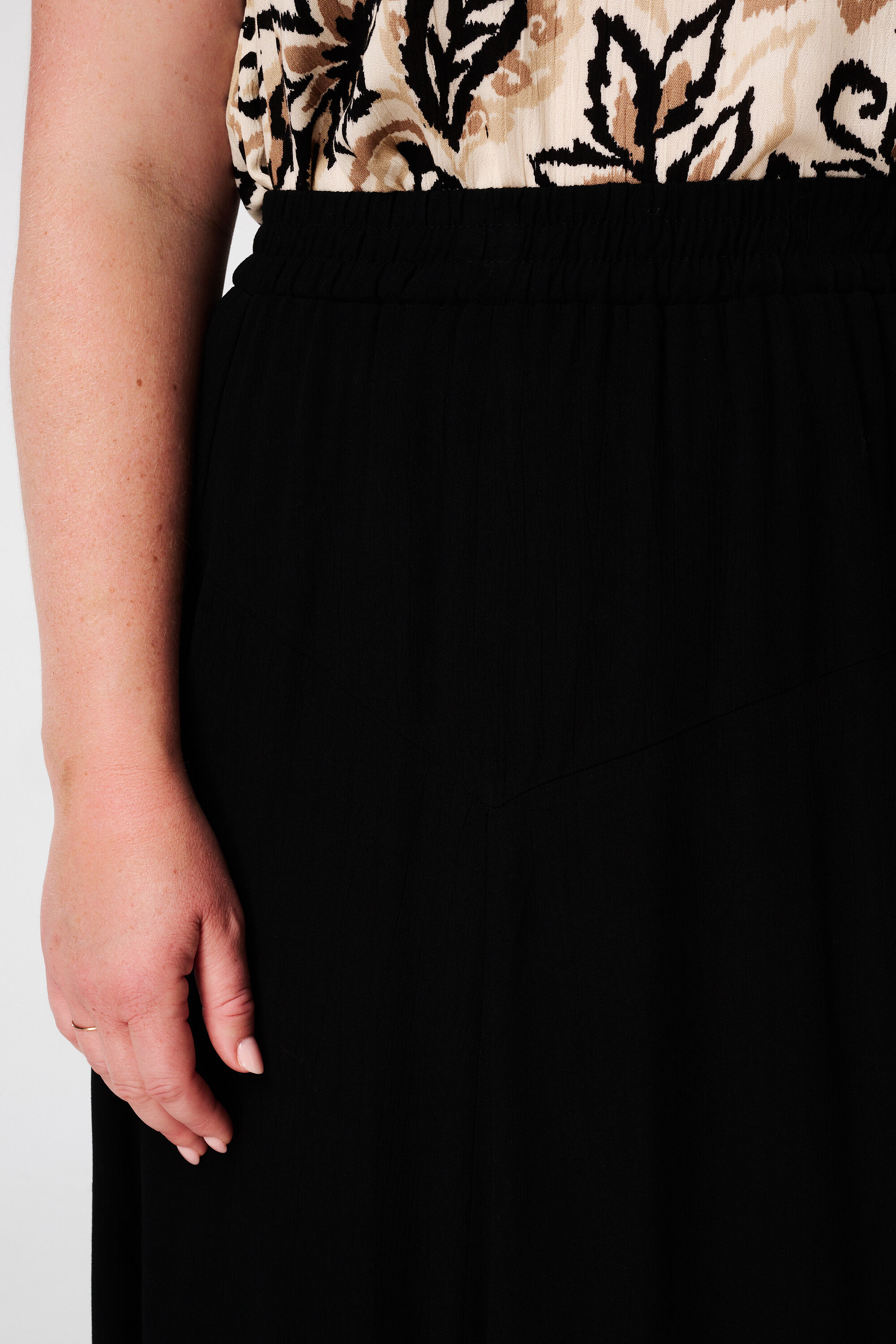 Falda con cintura el&aacute;stica  image number 4