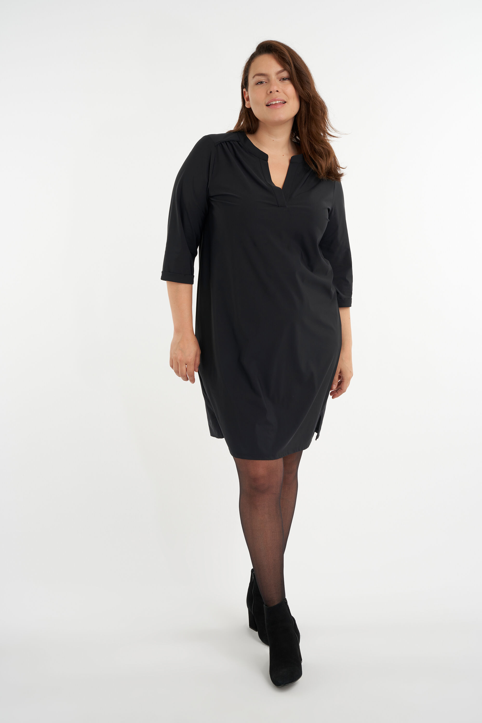 Vestido con escote en V image number 6