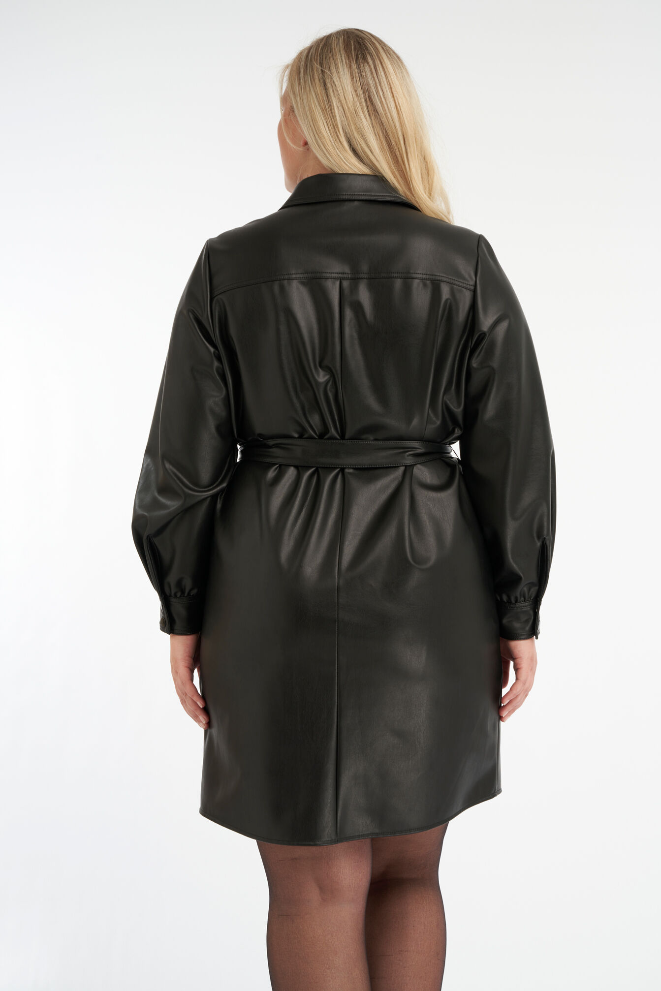 Vestido de cuero sint&eacute;tico con cintur&oacute;n image number 3