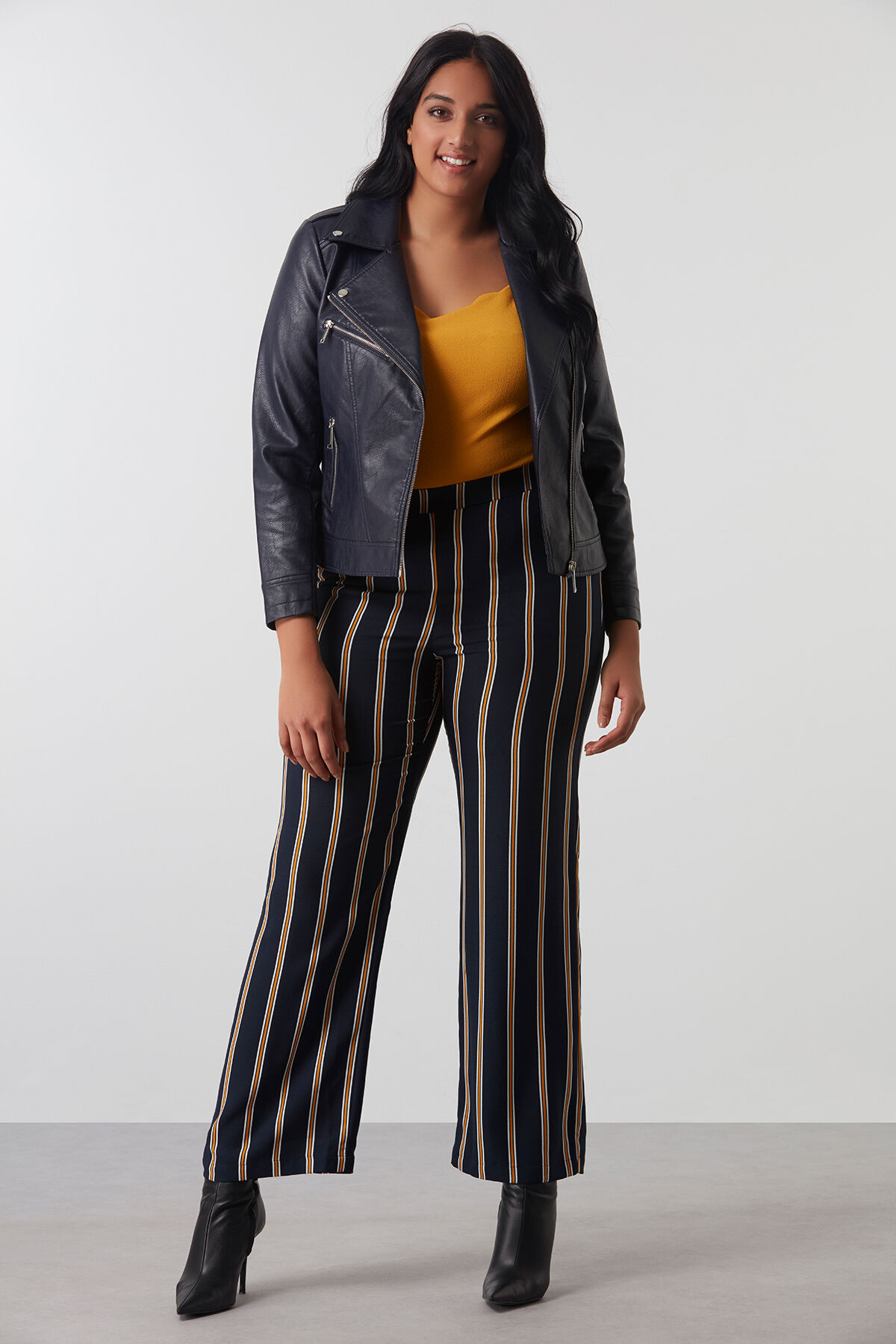 Pantalones anchos con raya image number 5