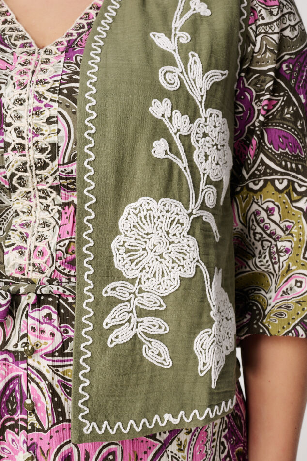 Chaleco con bordado  image number 4