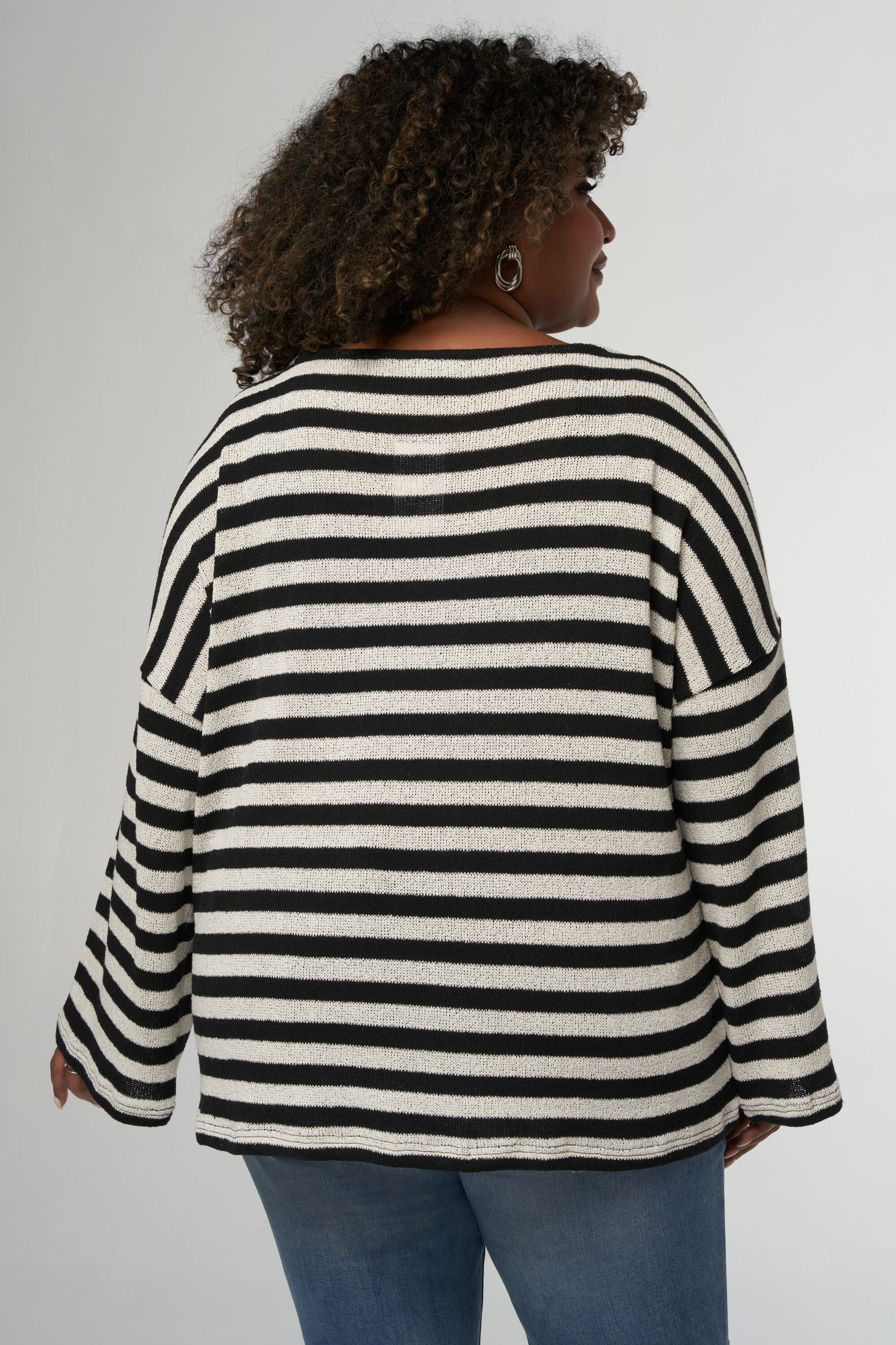 Top con manga larga acampanada image number 3