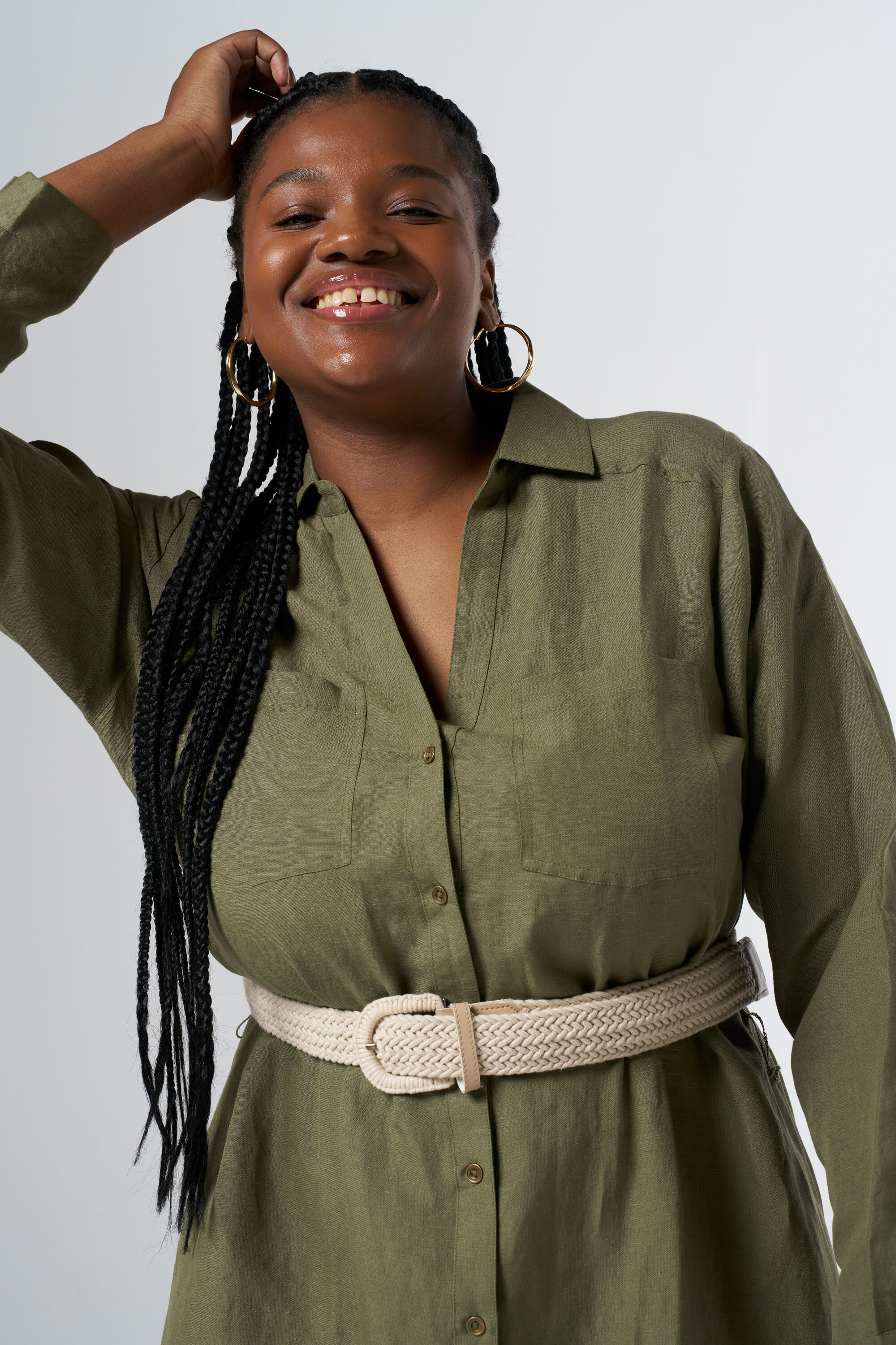 Vestido midi de lino con cinto image number 5