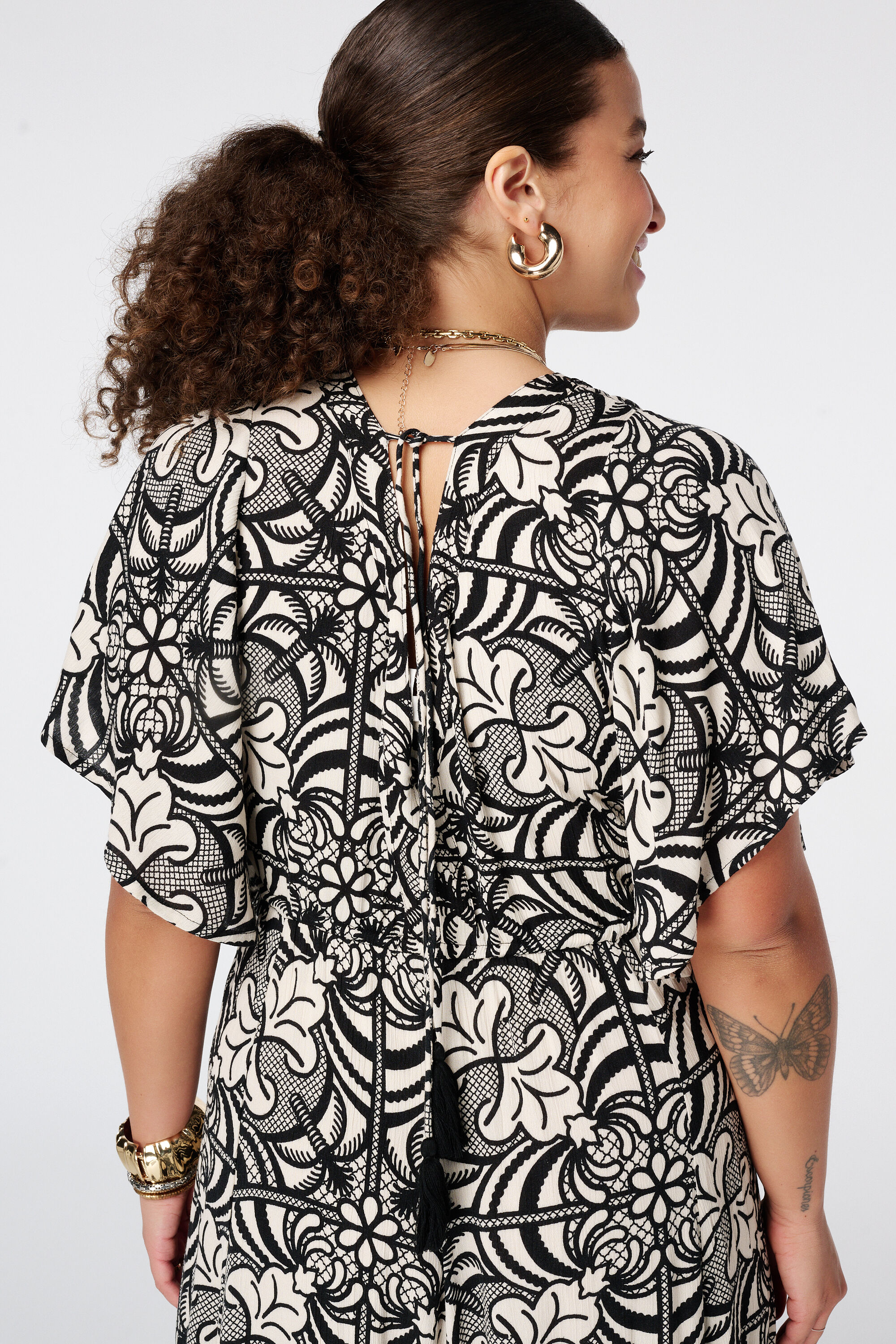 Vestido maxi con mangas mariposa image number 5