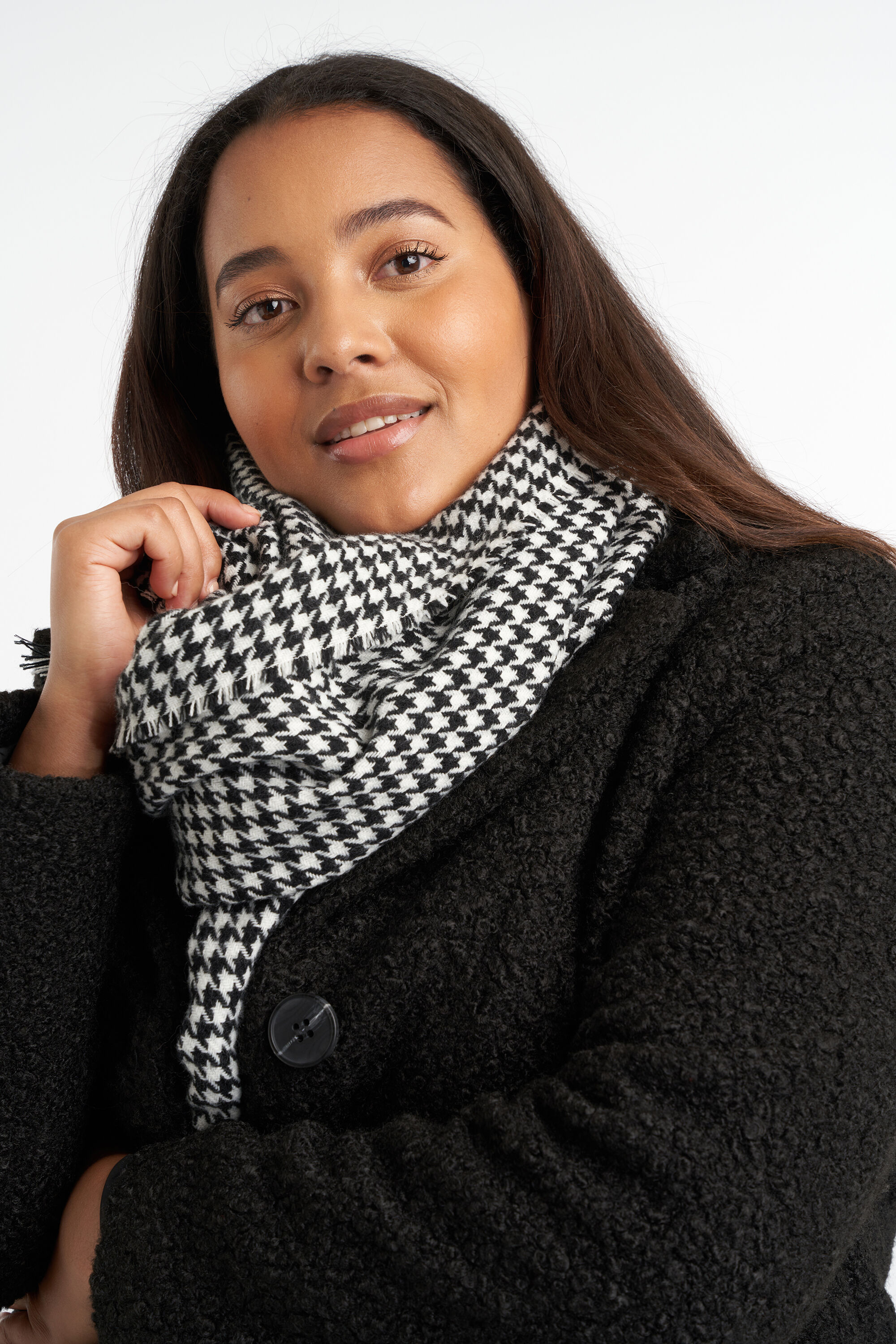 Bufanda con estampado pata de gallo image number 2