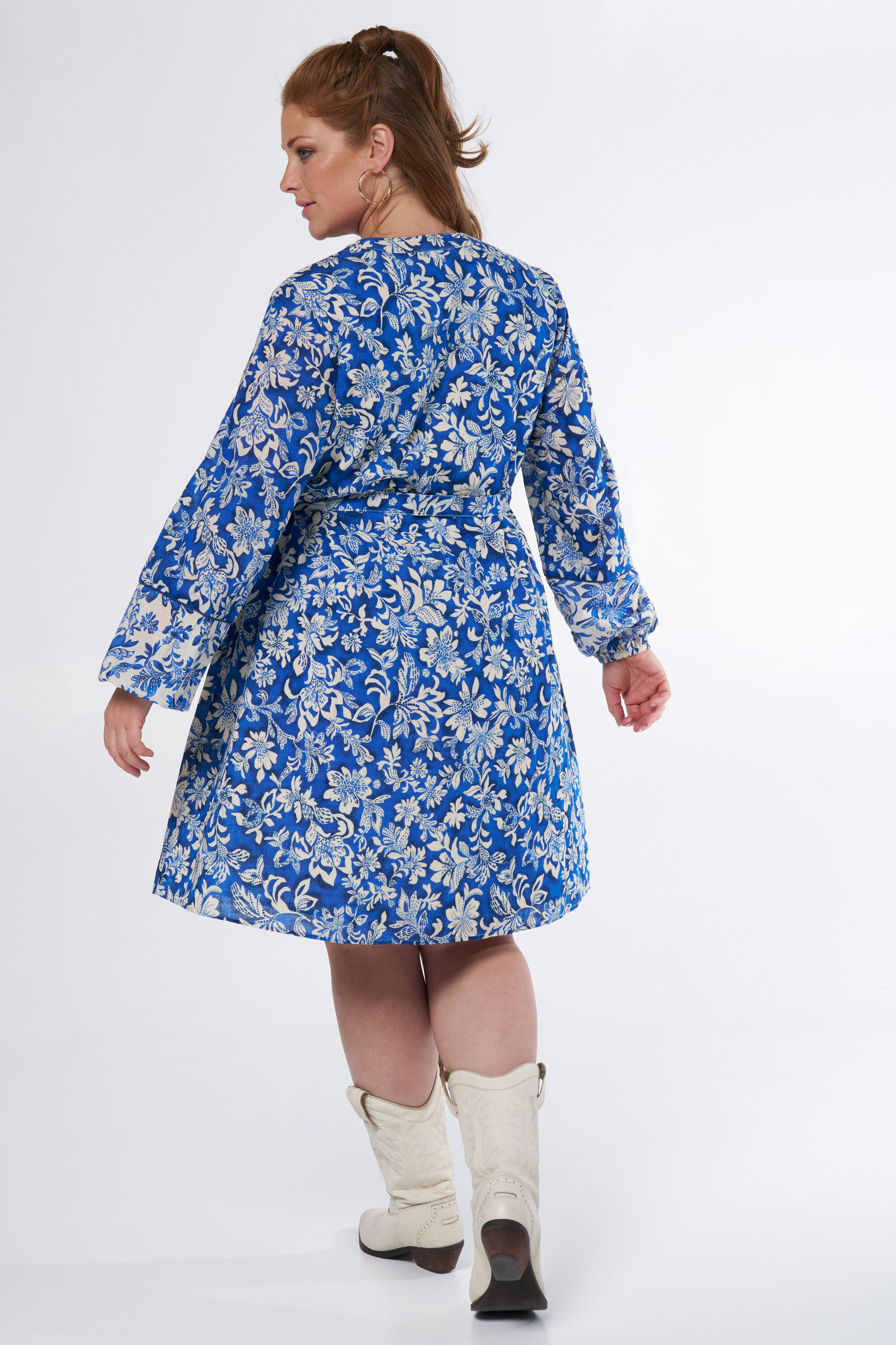 Vestido con estampado y cinto  image number 3