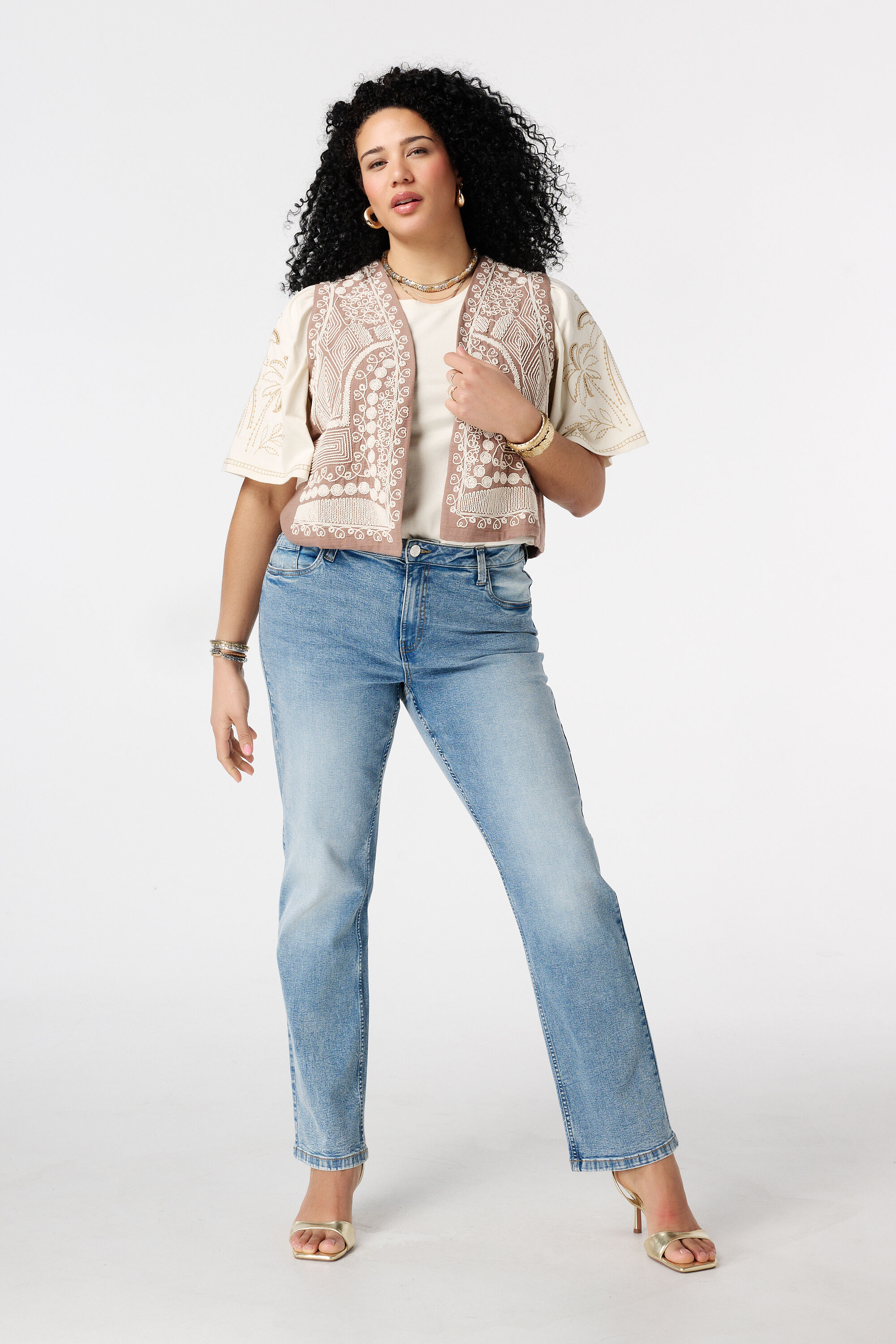 Chaleco con bordado image number 5