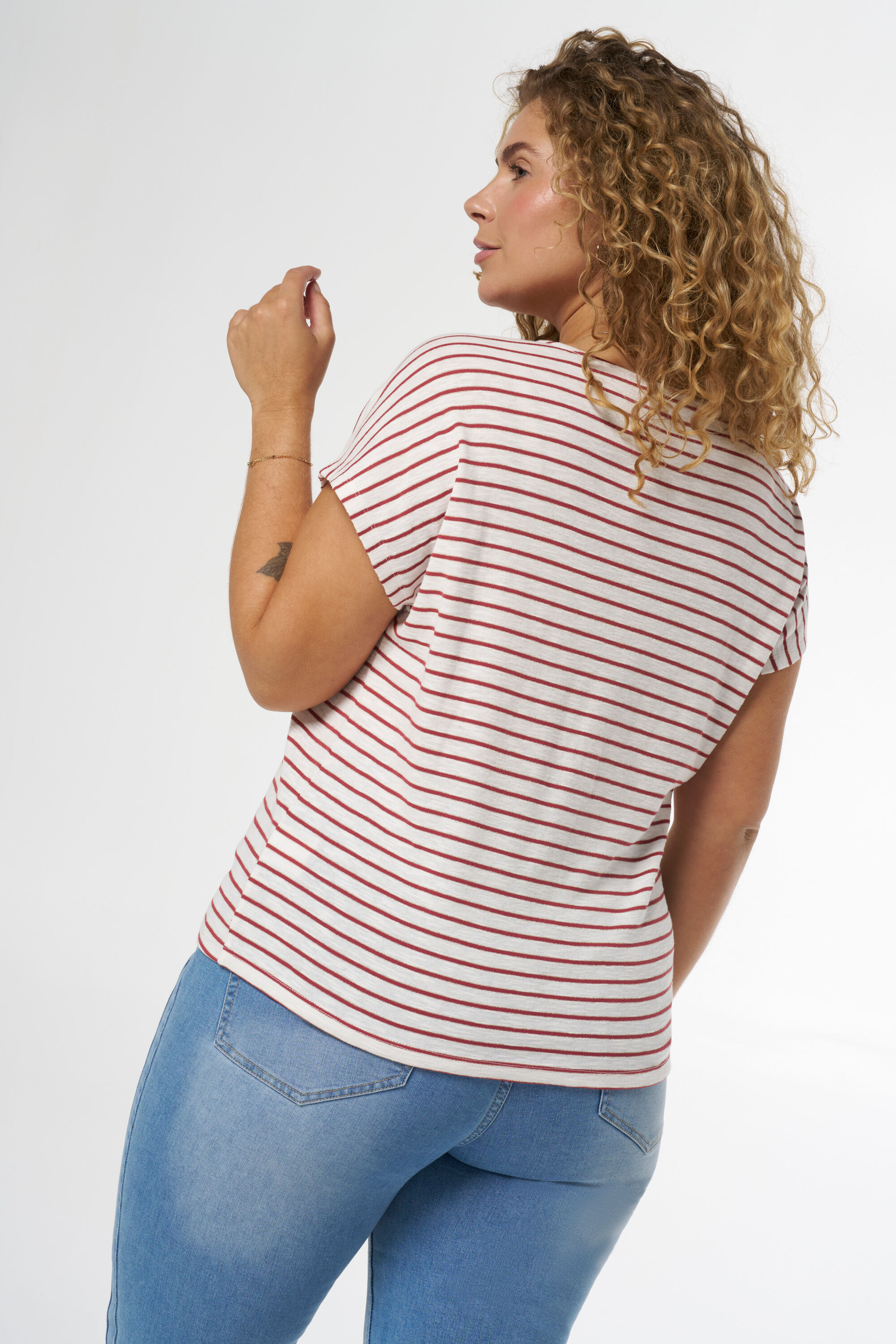 Top con botones como detalle image number 3