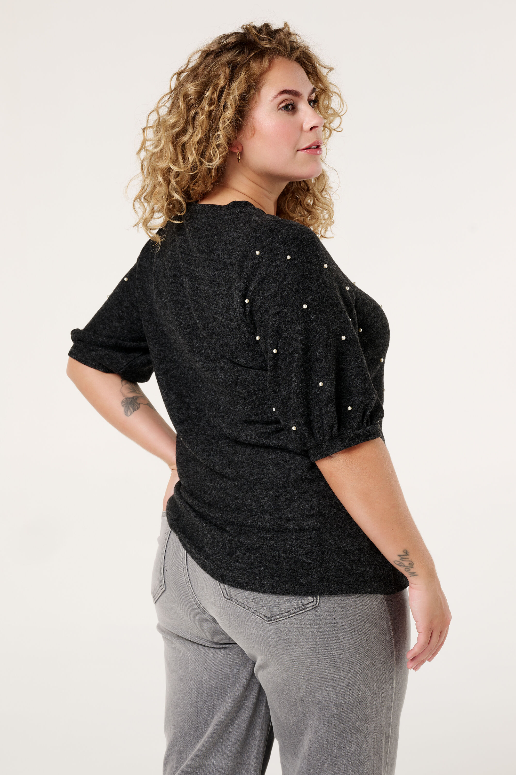 Top con perlas image number 3