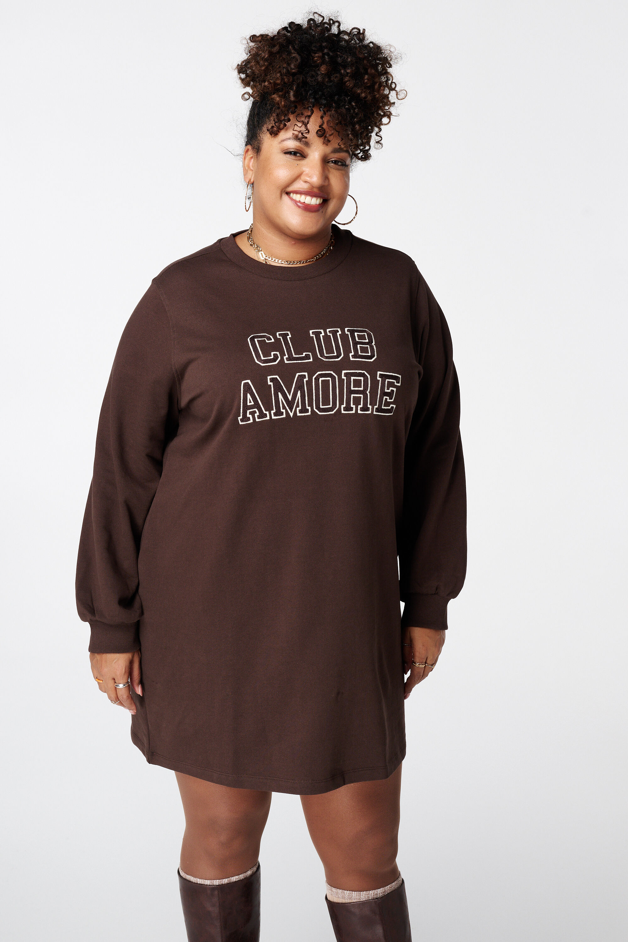 Vestido su&eacute;ter con texto como detalle image number 5