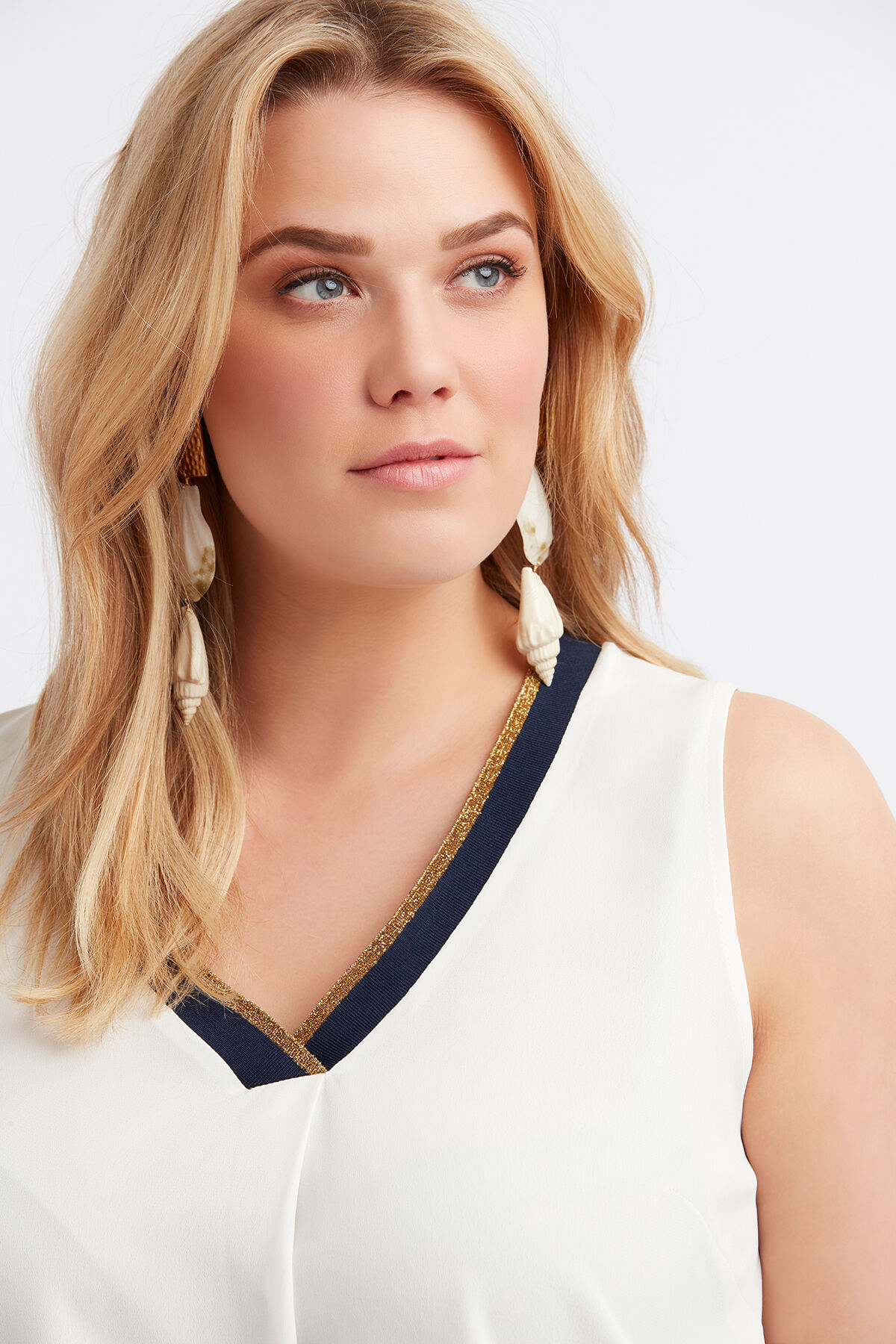 Blusa de l&uacute;rex sin mangas image number 3