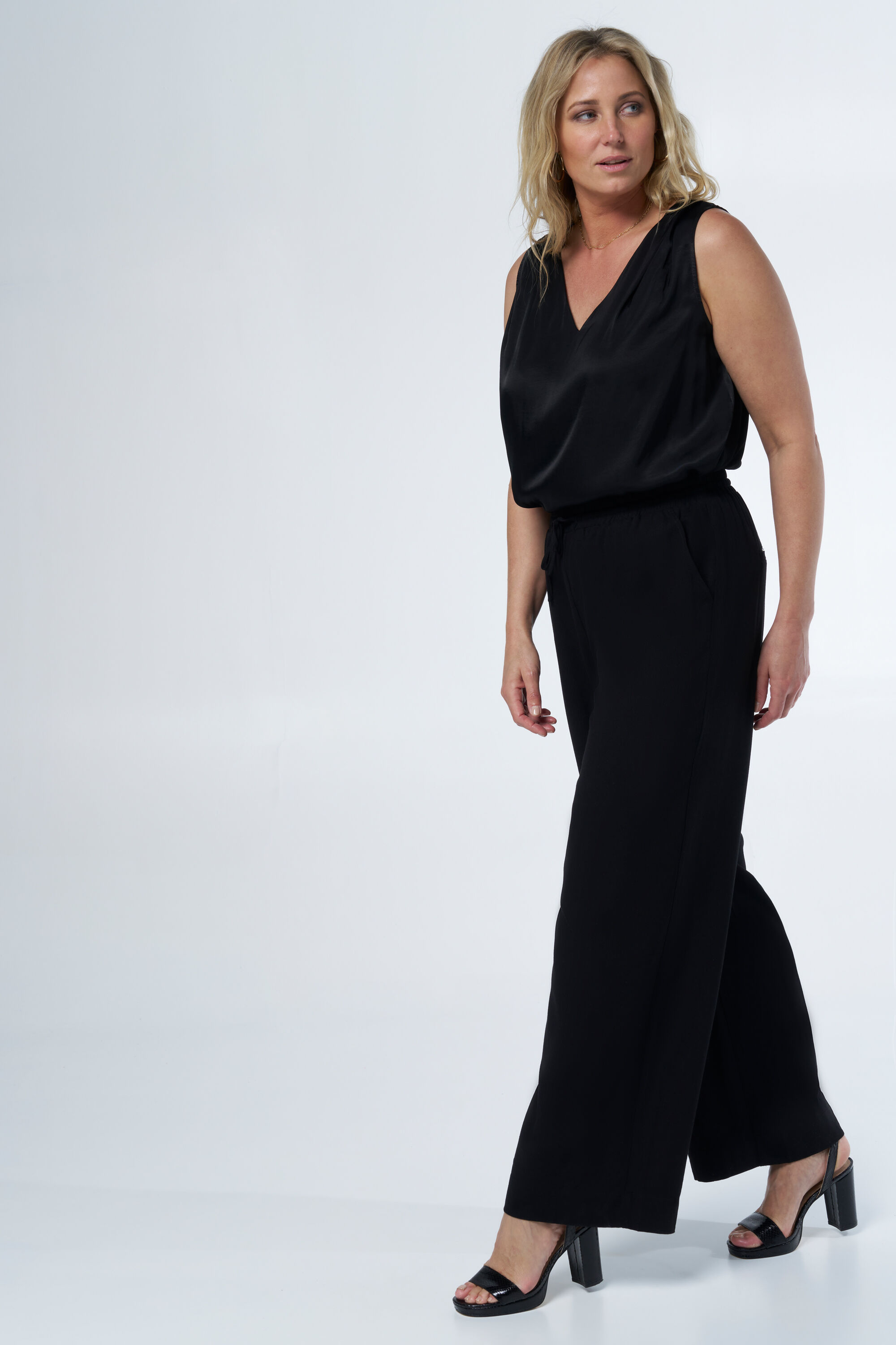 Pantalones de lino con cintura el&aacute;stica image number 6