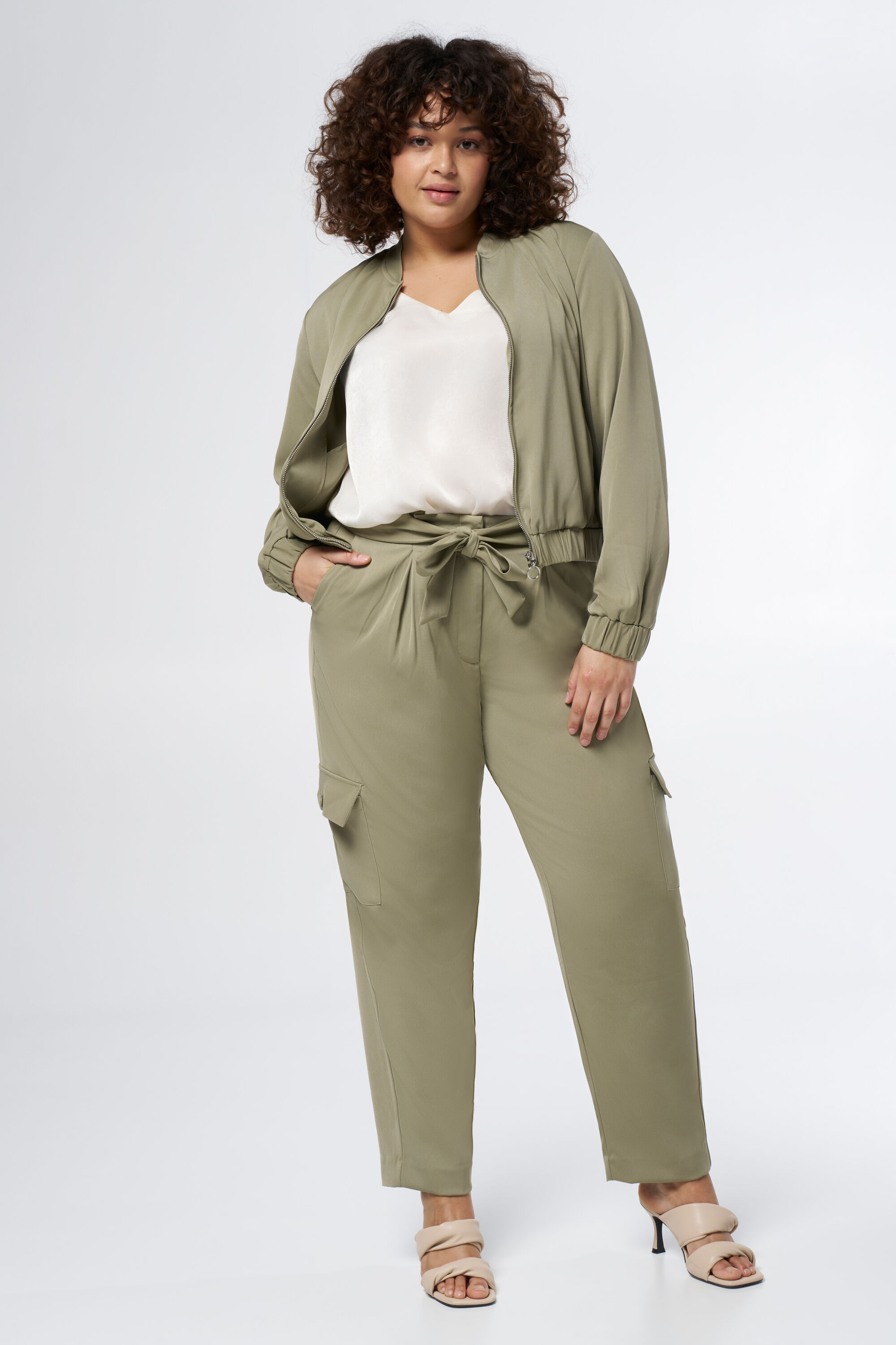 Chaqueta bomber con bolsillos image number 5