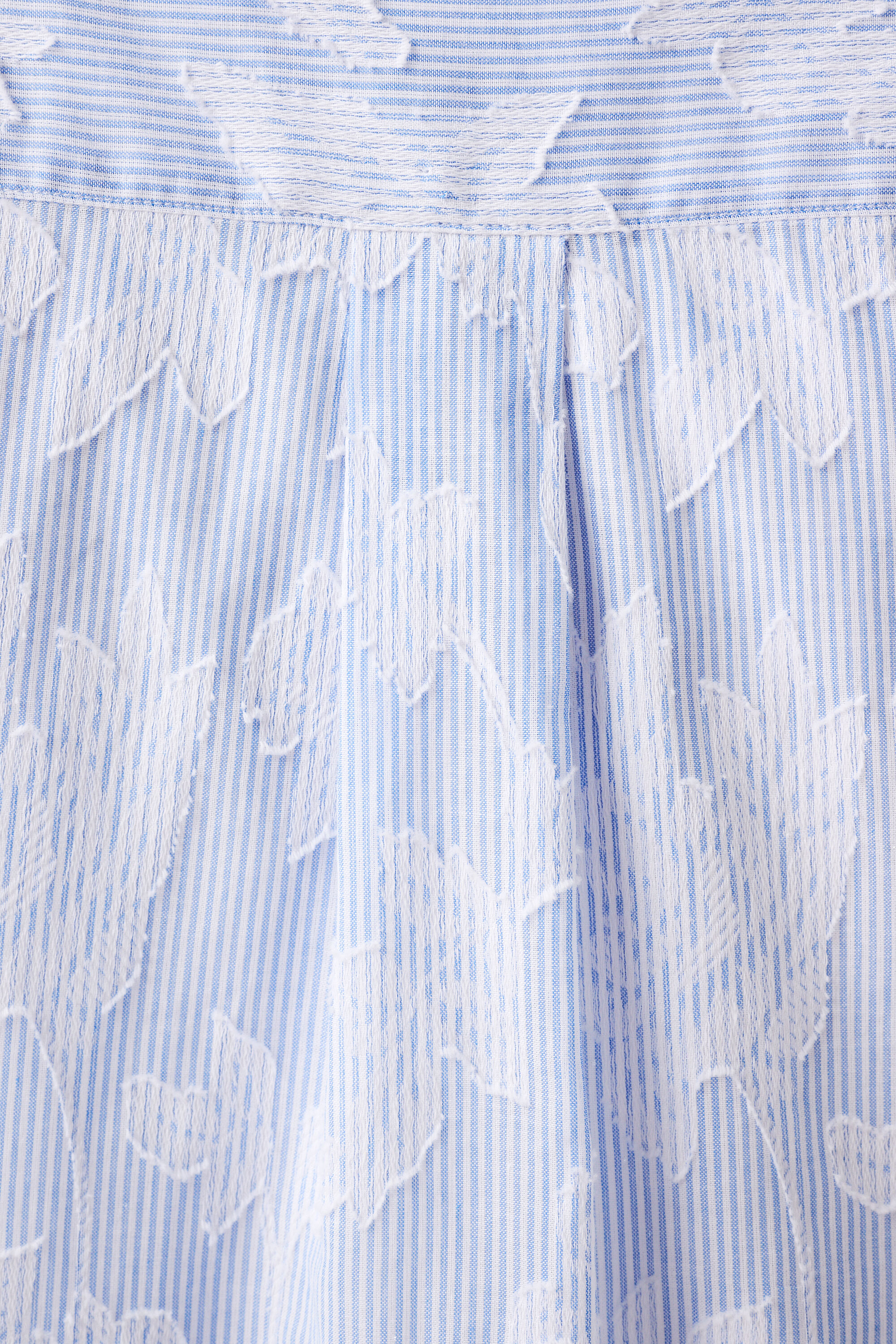 Blusa con un dise&ntilde;o floral image number 6