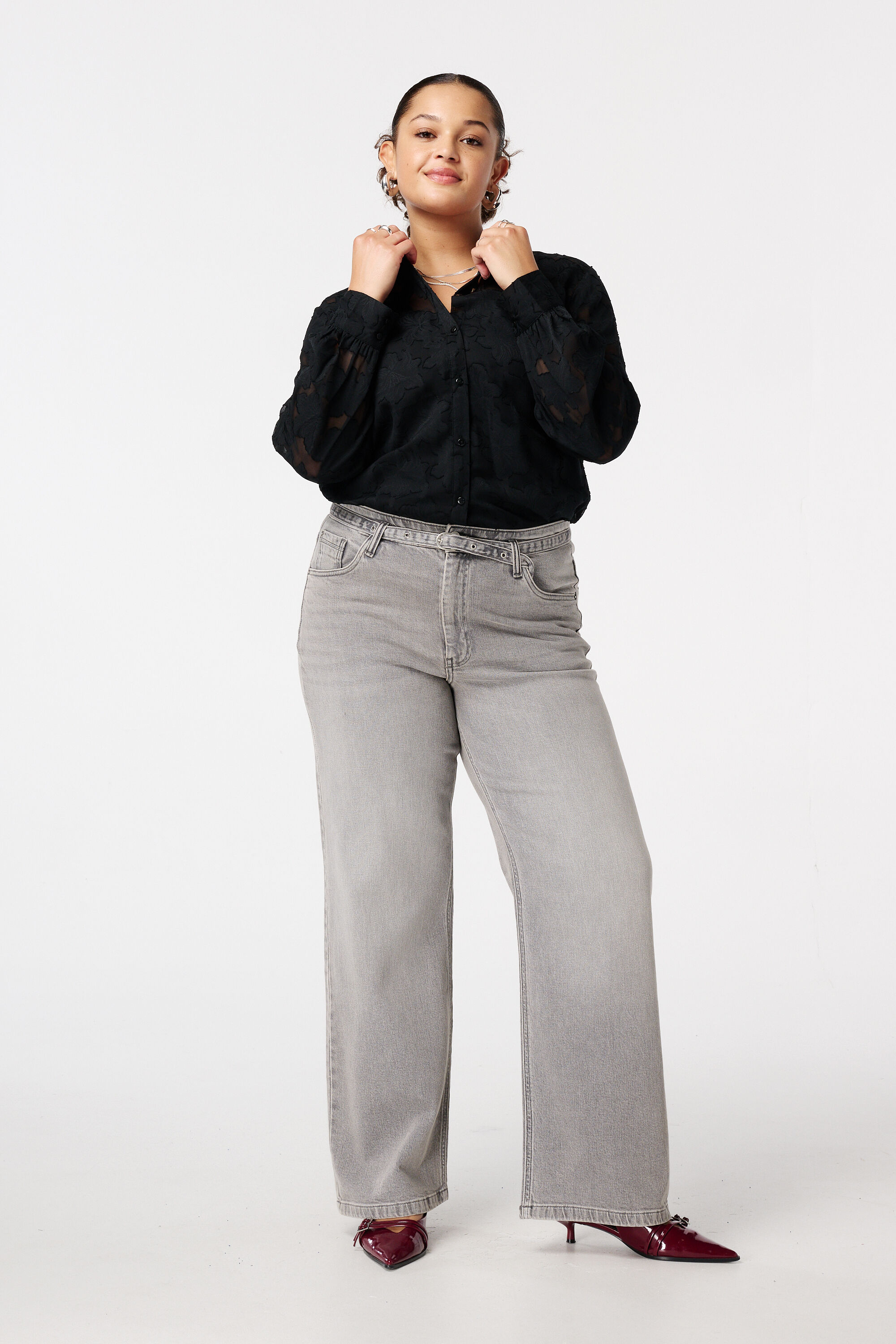 Blusa con detalles bordados image number 5