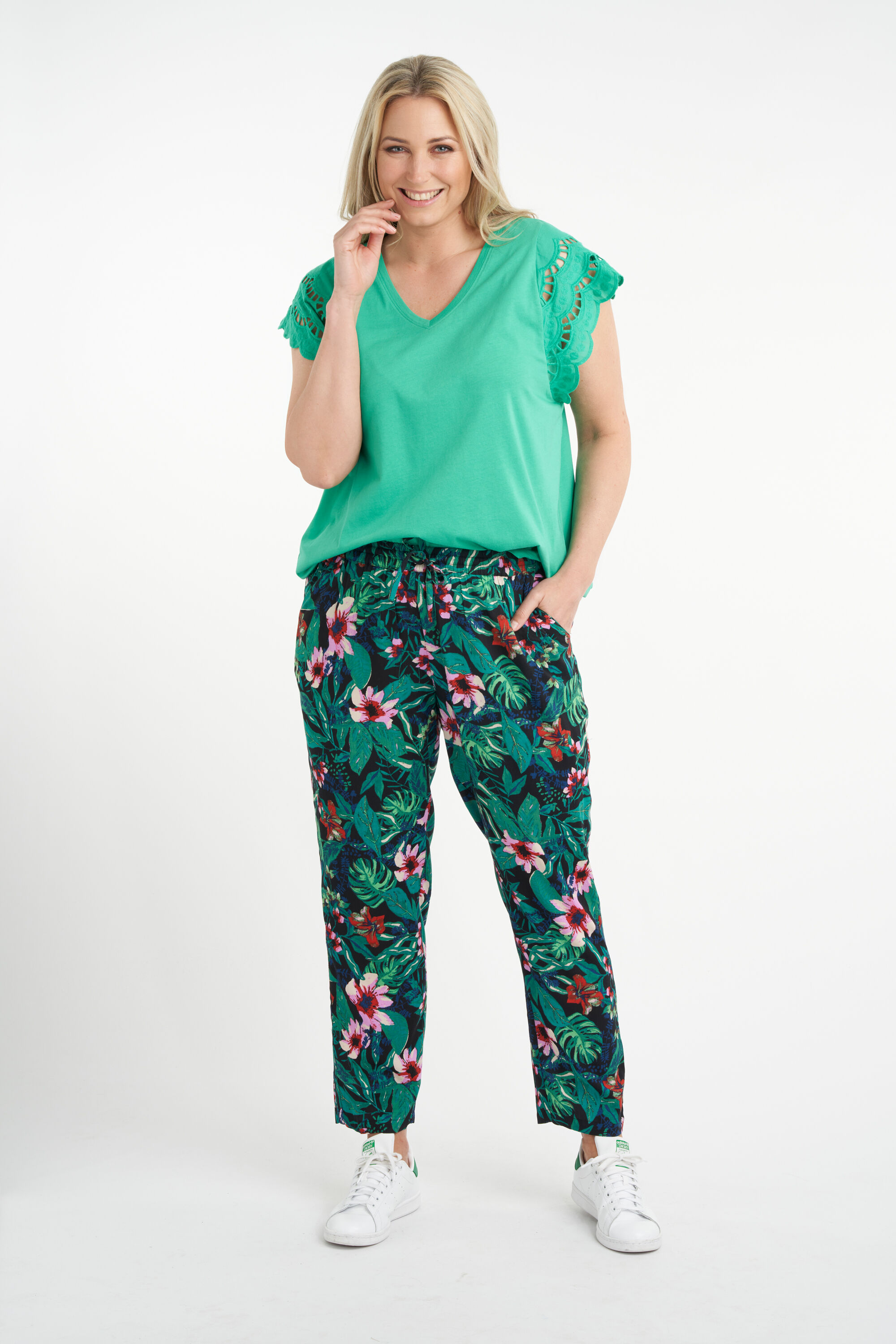 Pantalones holgados  image number 6