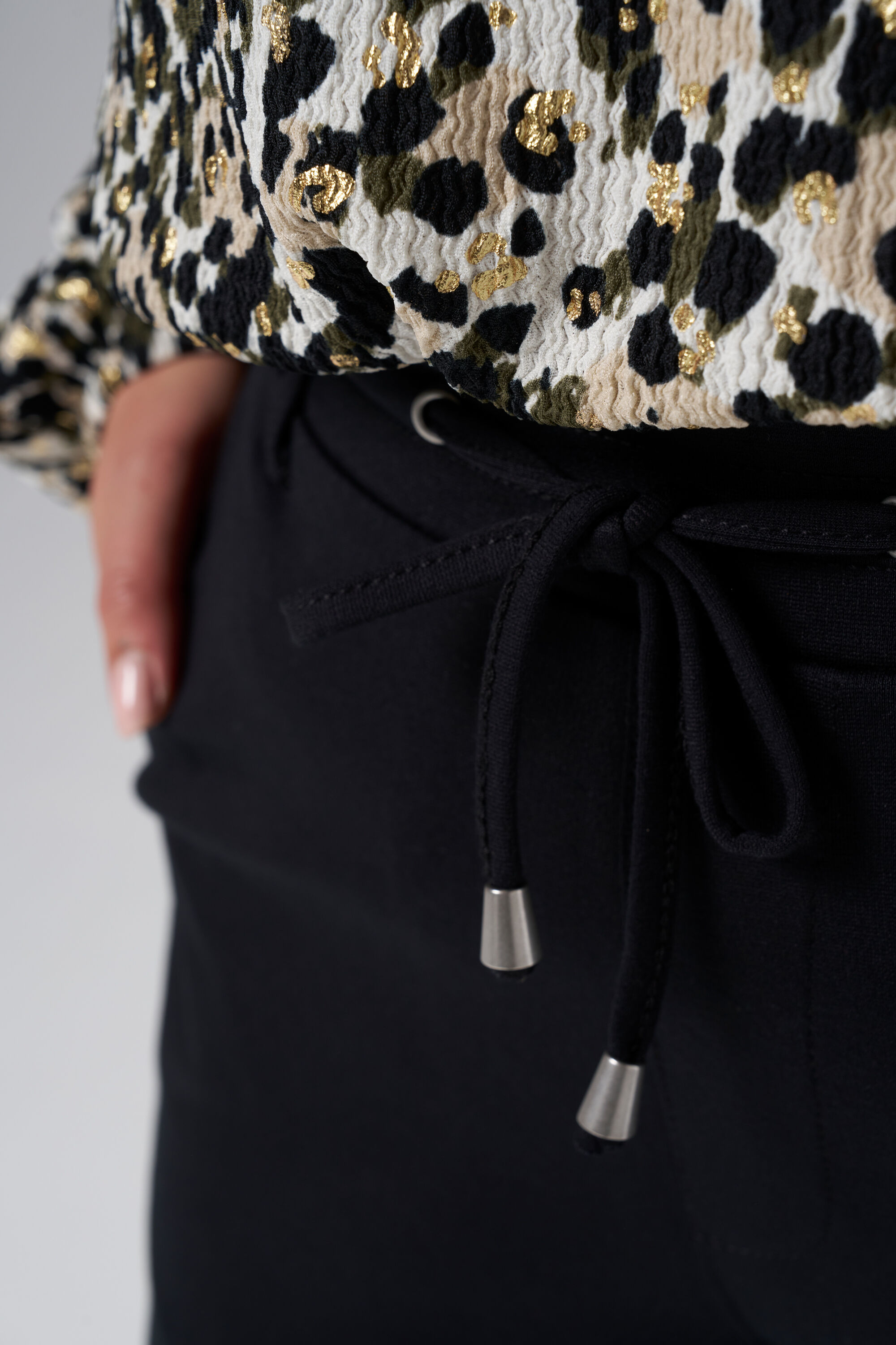 Pantalones el&aacute;sticos image number 4