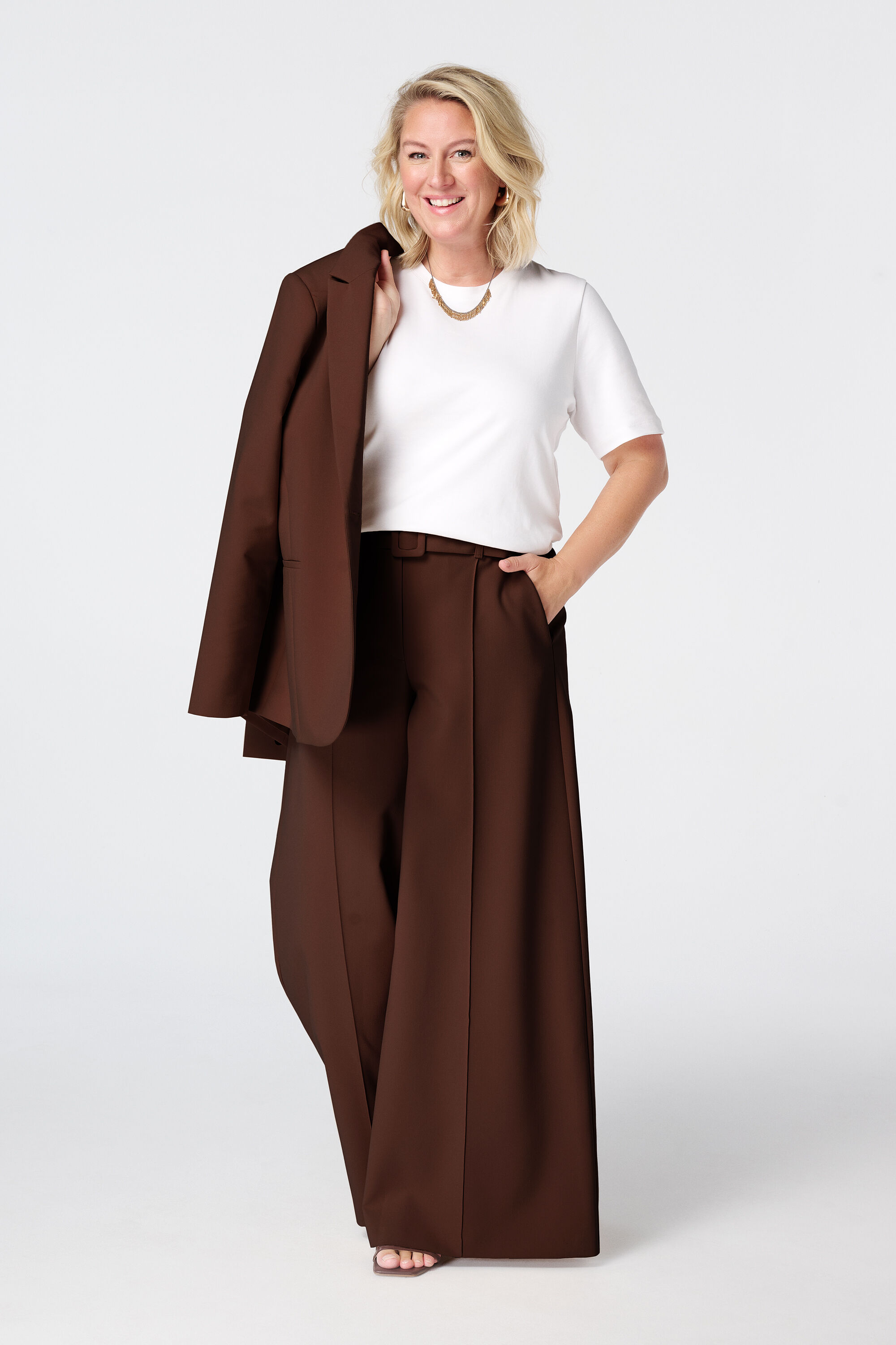 Pantalones anchos con cintur&oacute;n