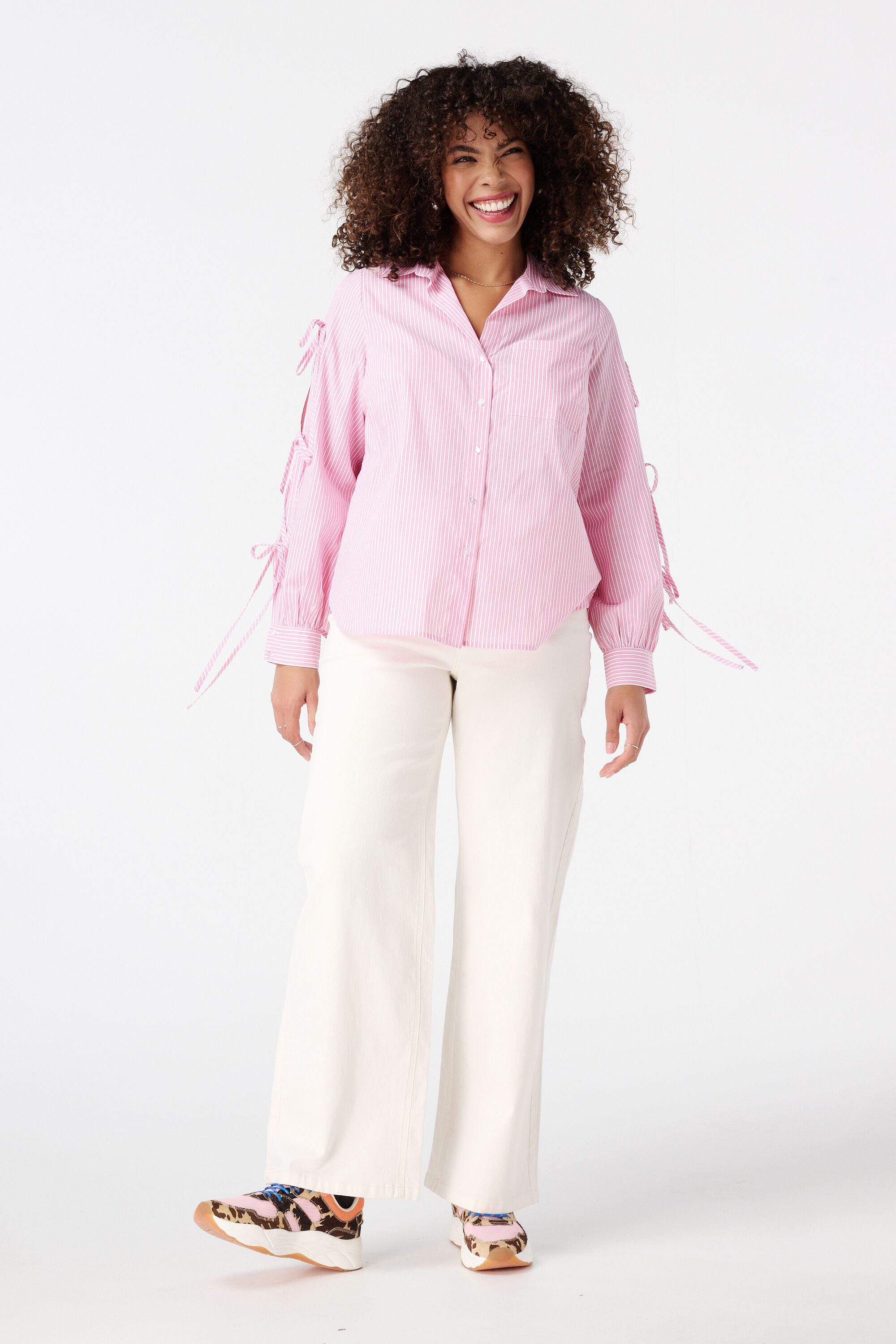 Blusa camisa con lazos como detalle image number 5