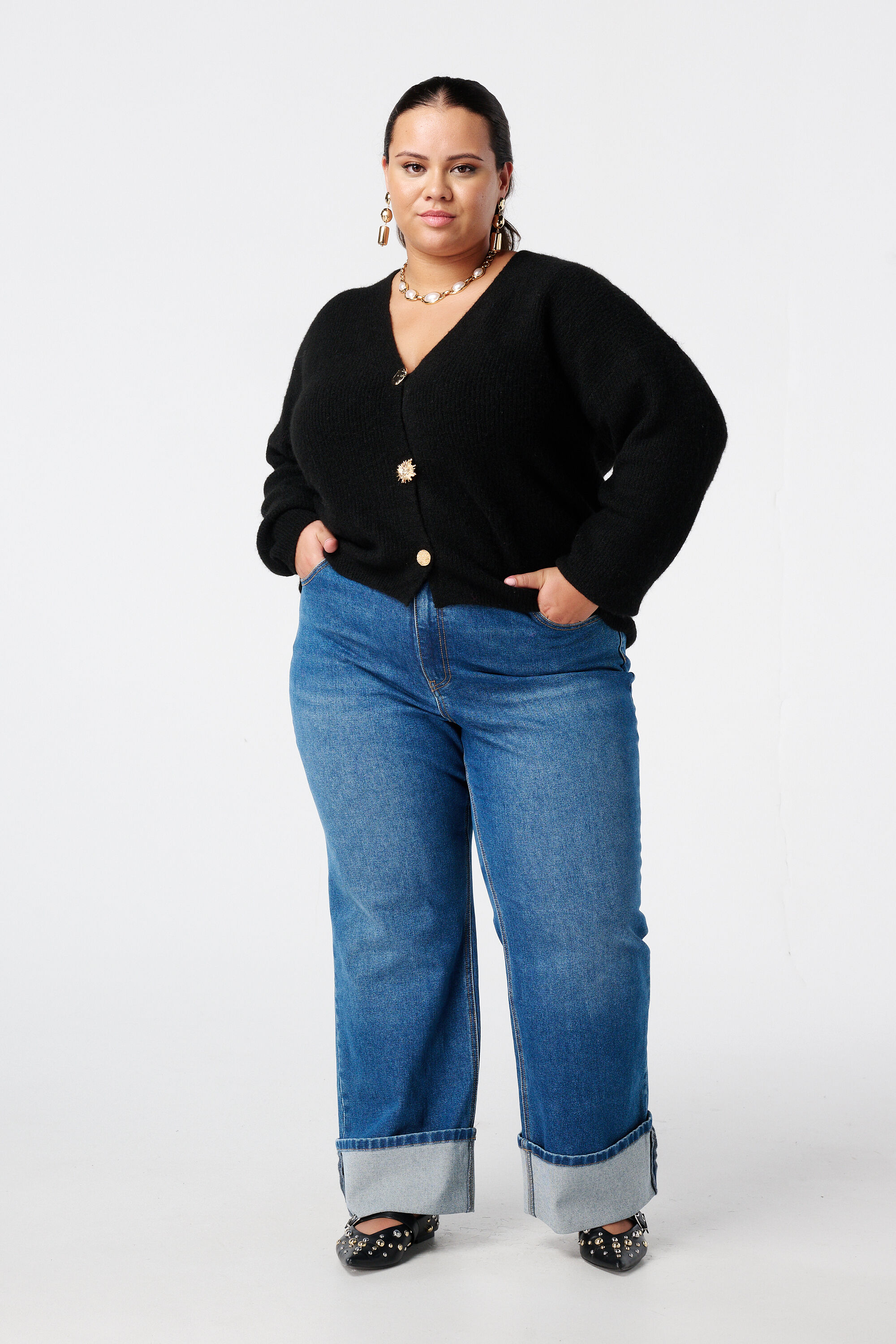 C&aacute;rdigan con botones dorados image number 5