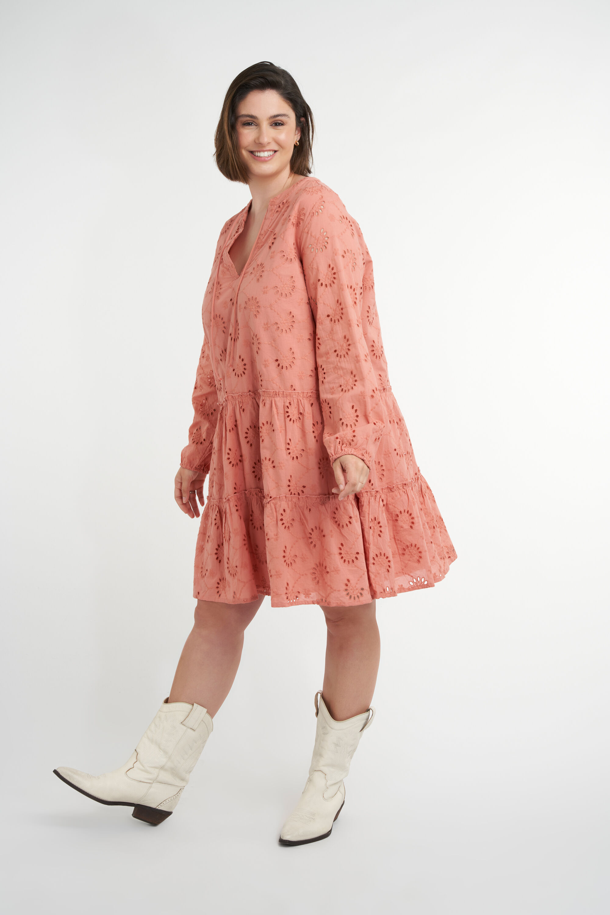 Vestido con volantes y corte en A image number 7