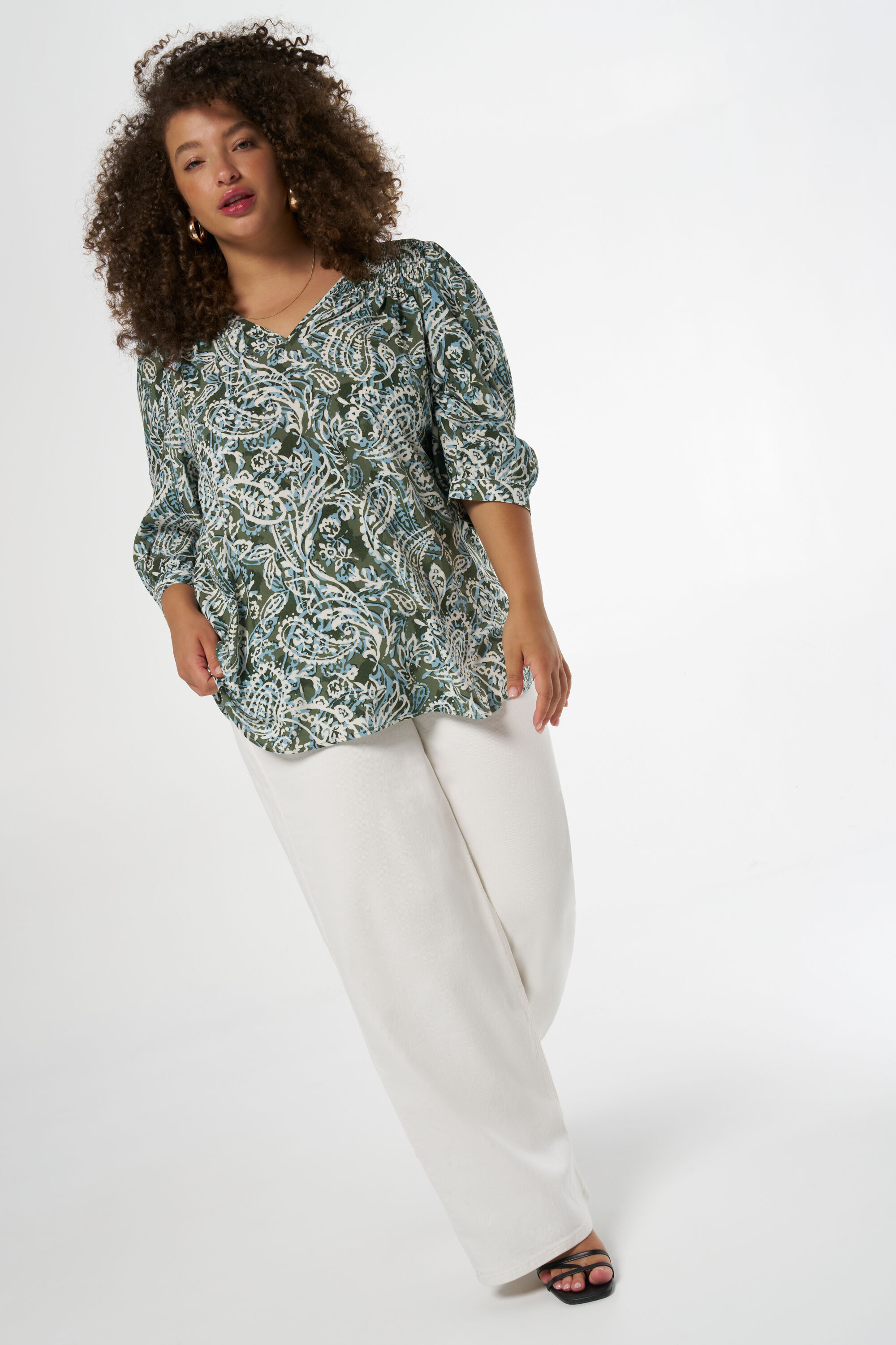 Blusa con detalles fruncidos image number 5